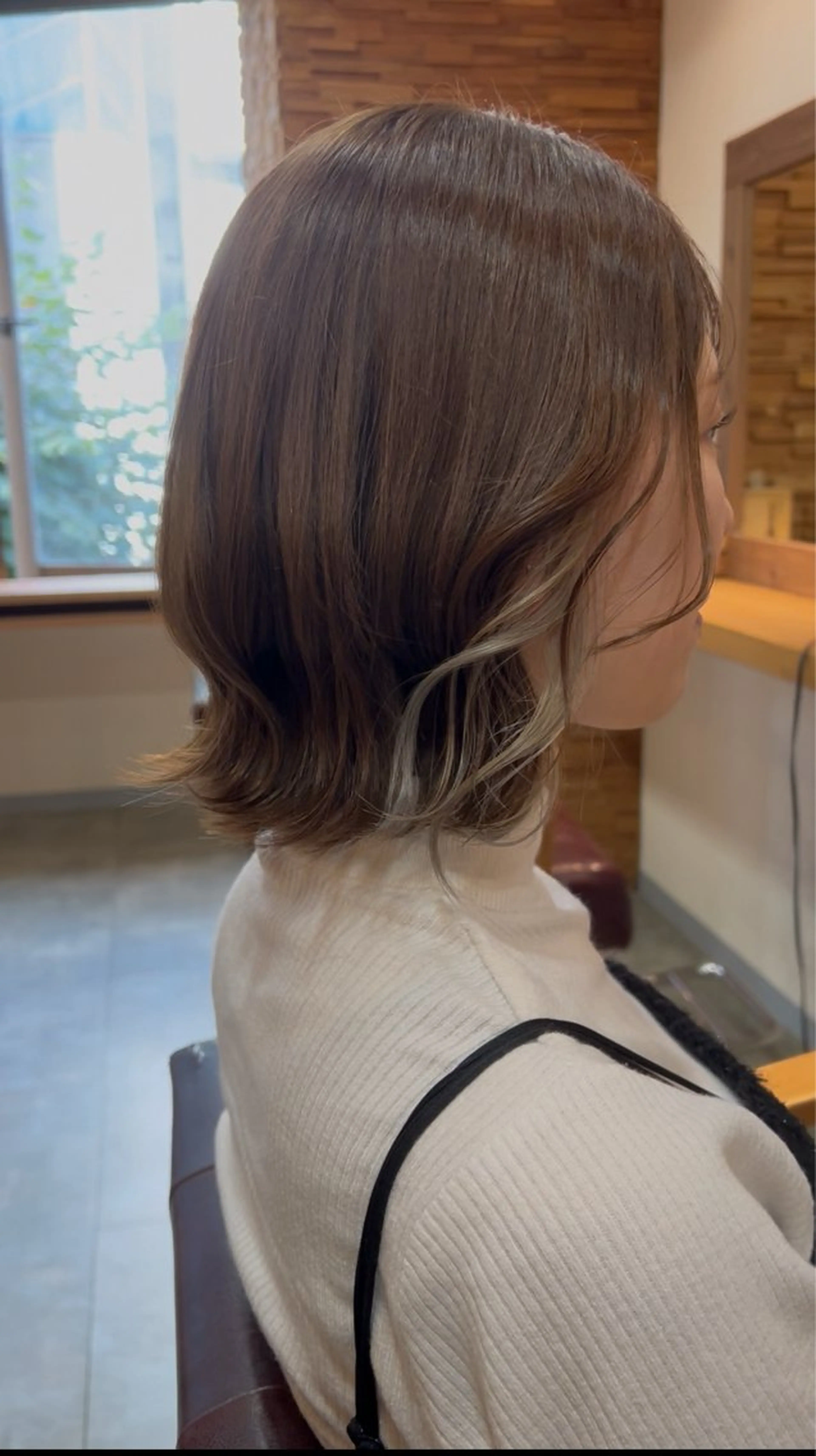 cut・イヤリングcolor(ブリーチ込み)・ハホニコトリートメント🦄の写真