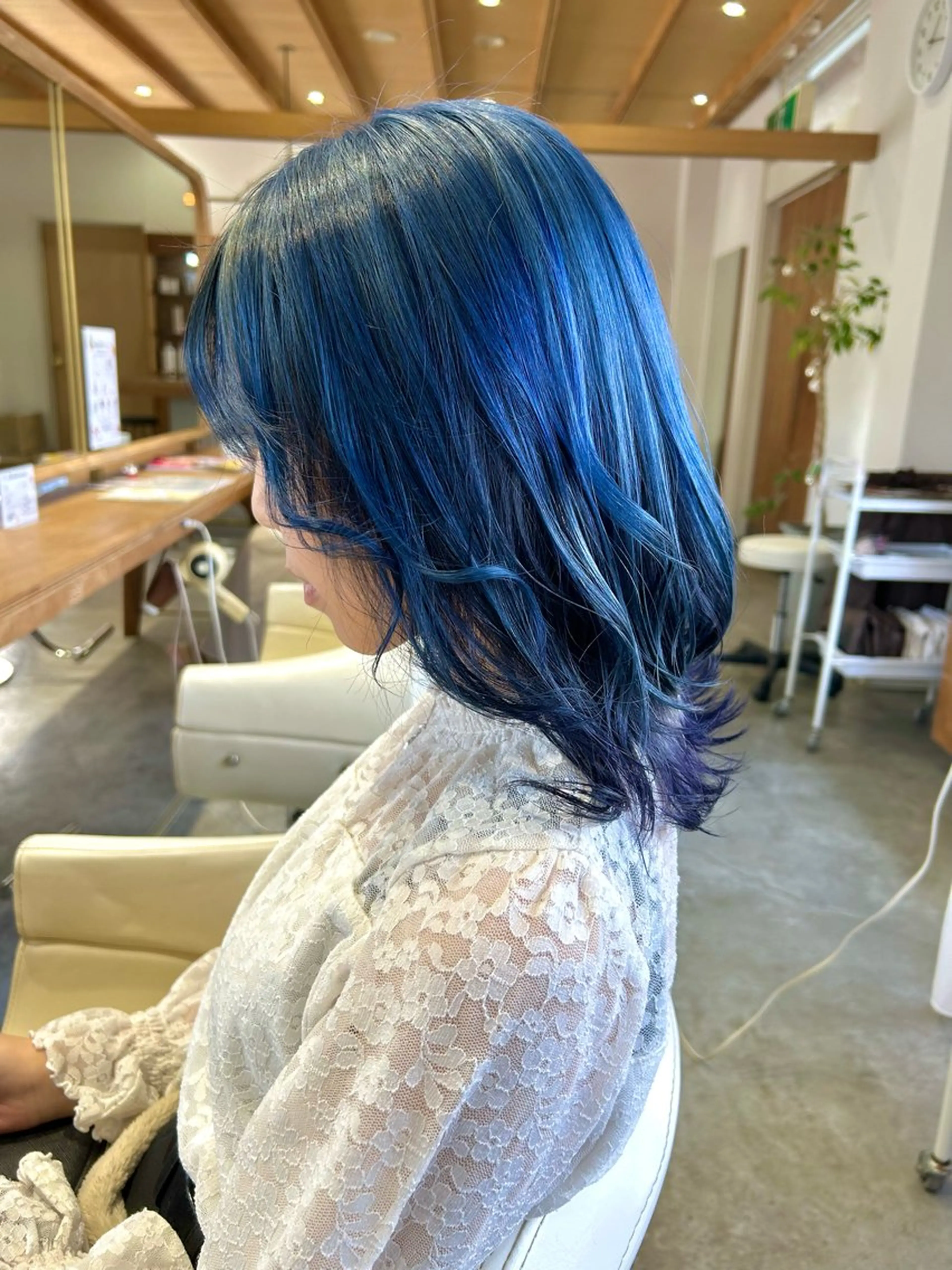 ミディアム カラー ブリーチ ブルーカラー ブルージュ グラデーションカラー ラベンダーカラー ヘアカラー 佐藤悠生/ メンズカット．パーマのヘアスタイル