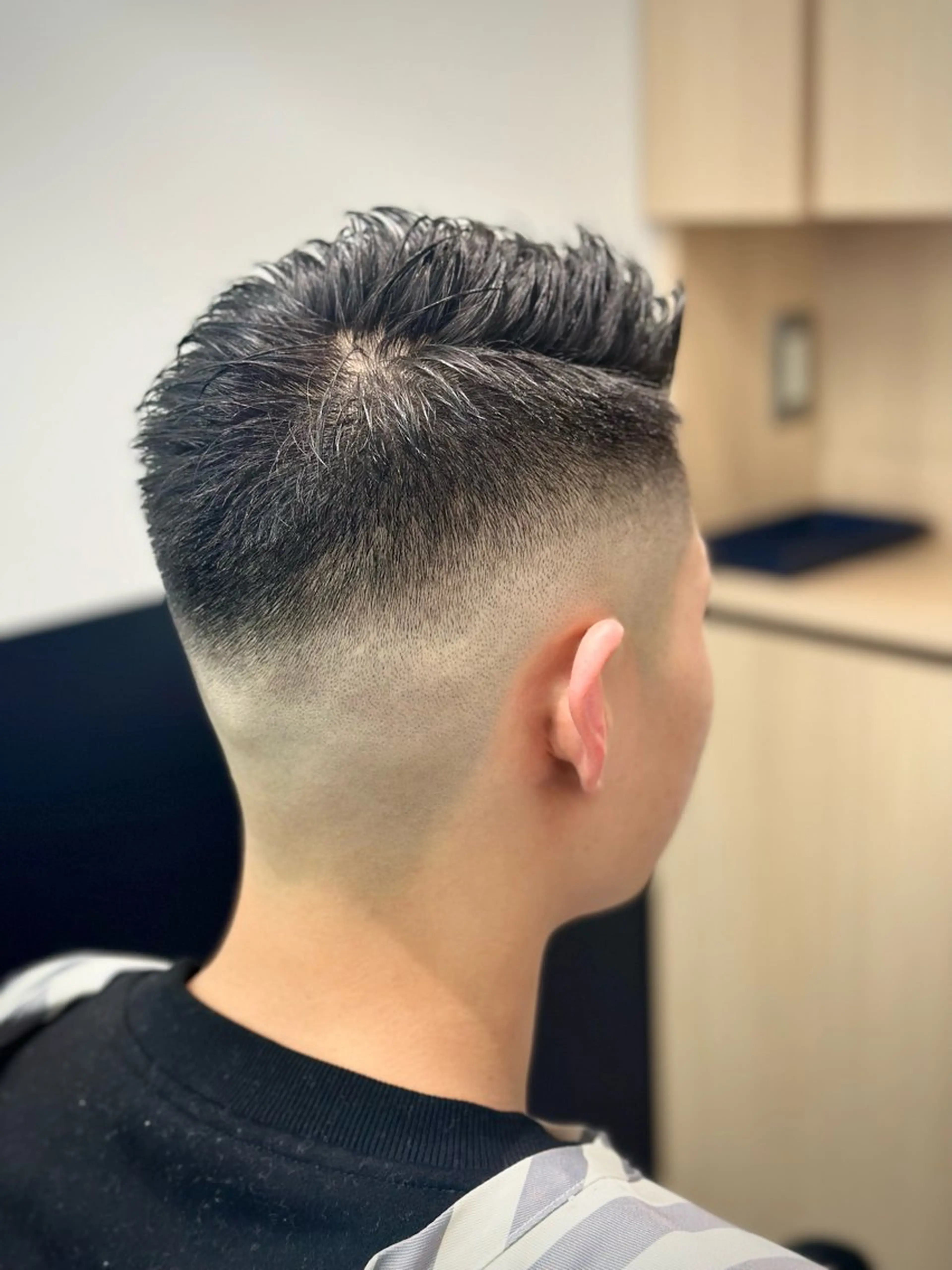 メンズ アイブロウ フェードカット スキンフェード メンズベリーショート 眉カット 銀座メンズ ビジネスショートのヘアスタイル