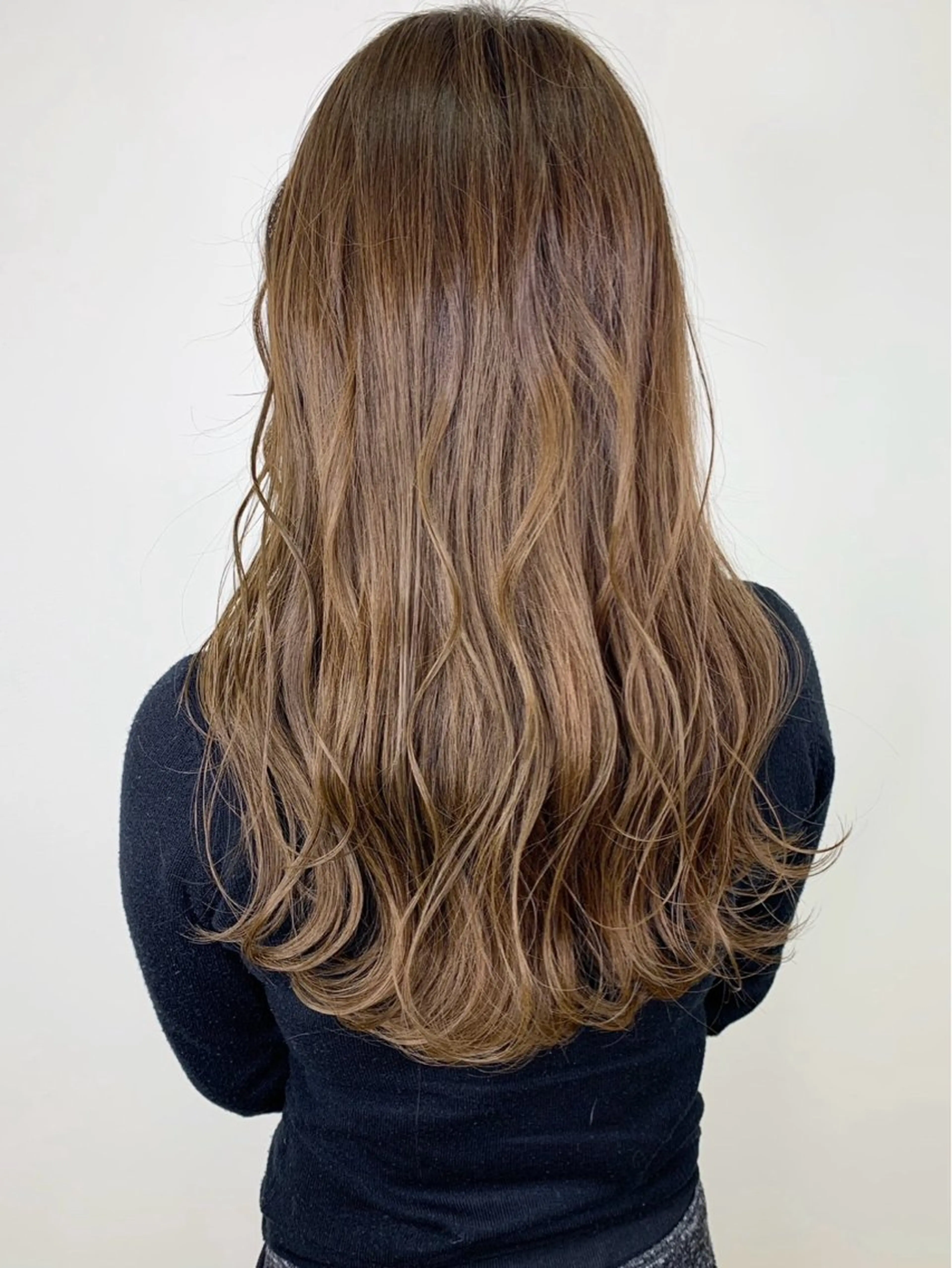 ロング カラー カット ヘアカラー 岩本 優花のヘアスタイル