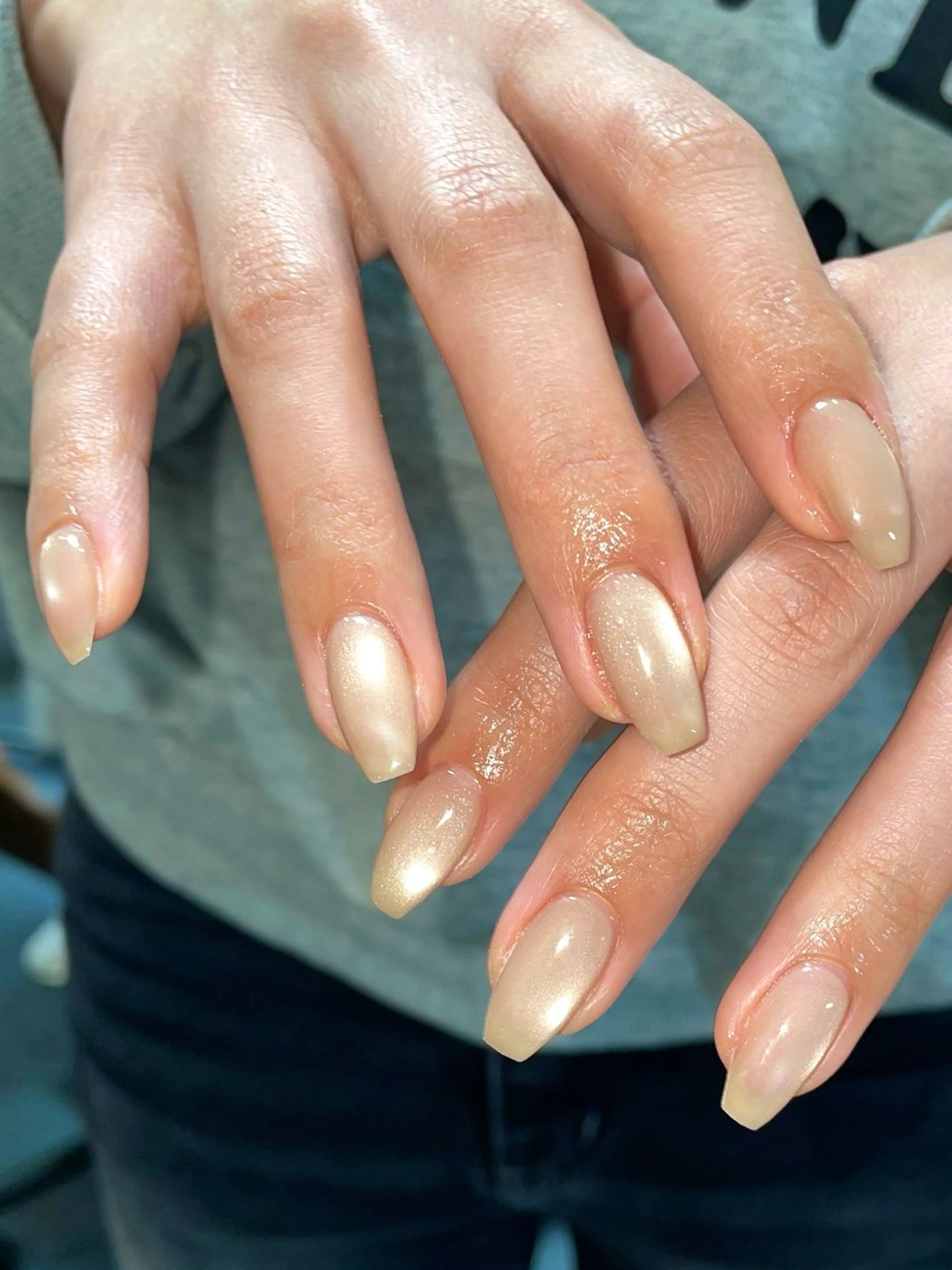 ネイル ゴールド 氷ネイル・うるうるネイル マグネットネイル シンプルネイル ホワイト ハンドネイル ハンドケア 🎀NAIL🎀 AI🪄︎︎◝✩のネイルデザイン