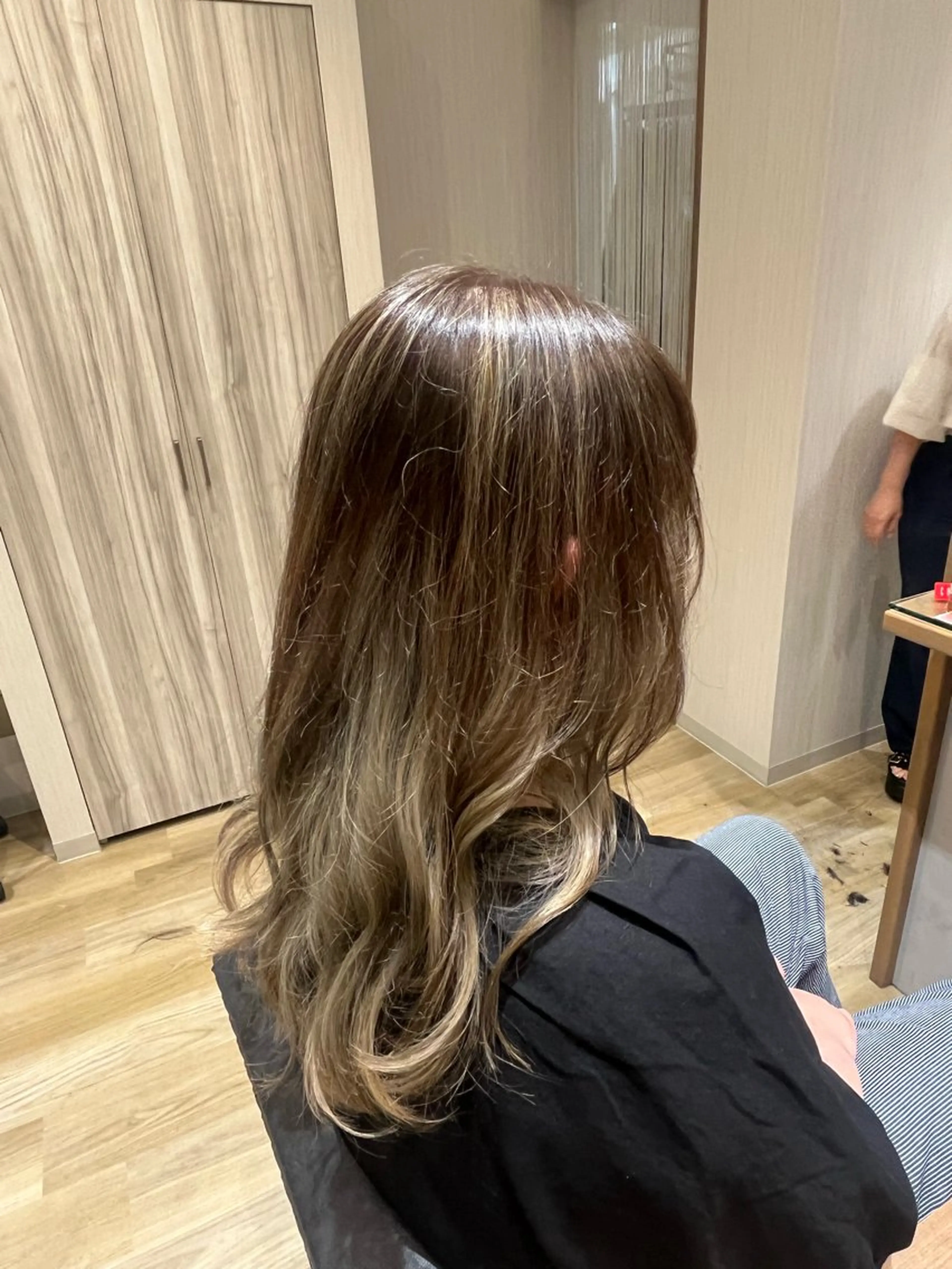 ロング カラー バレイヤージュ レイヤーカット 樋口 莉奈のヘアスタイル
