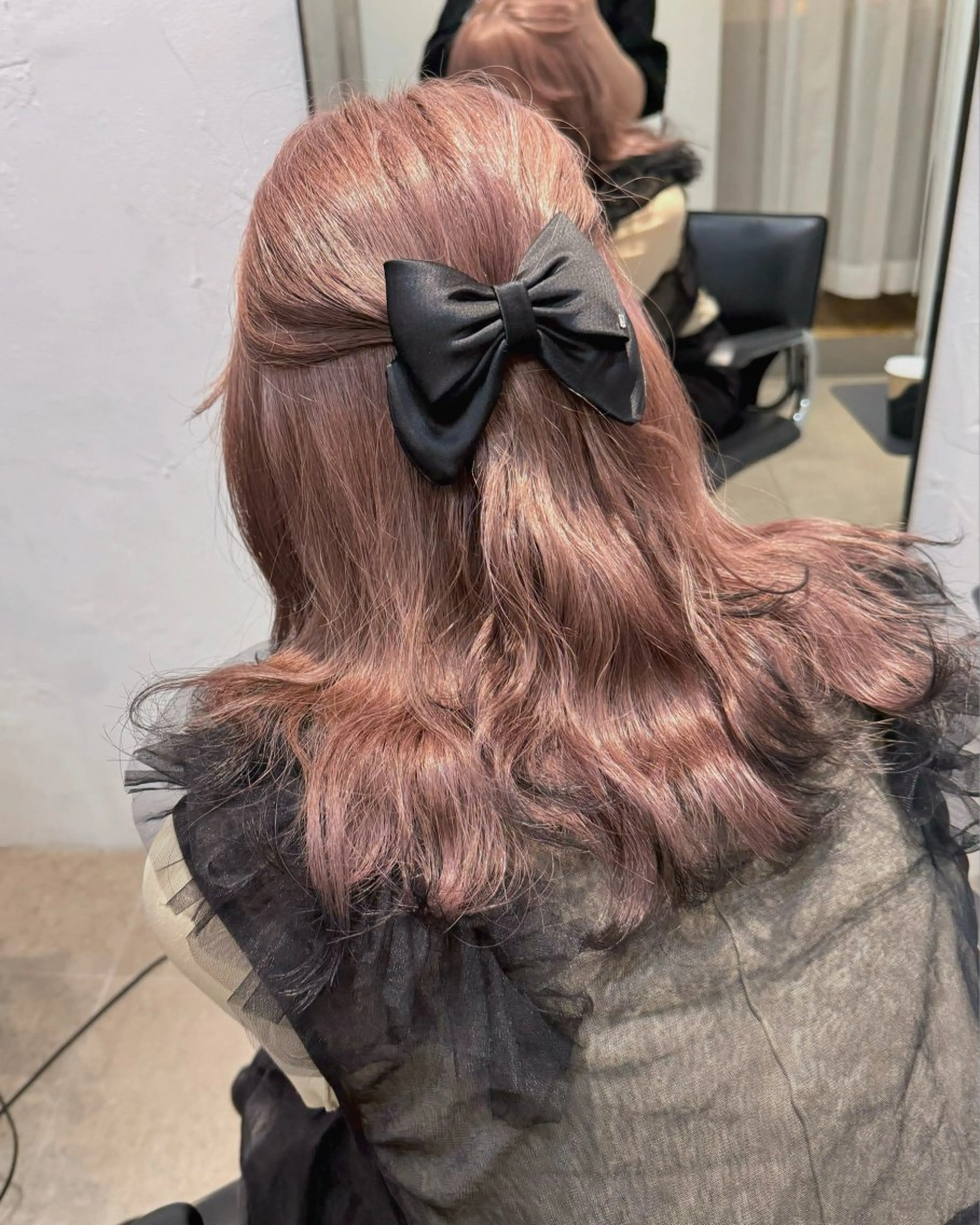 セミロング カラー ミルクティー× グレージュMOMOのヘアスタイル