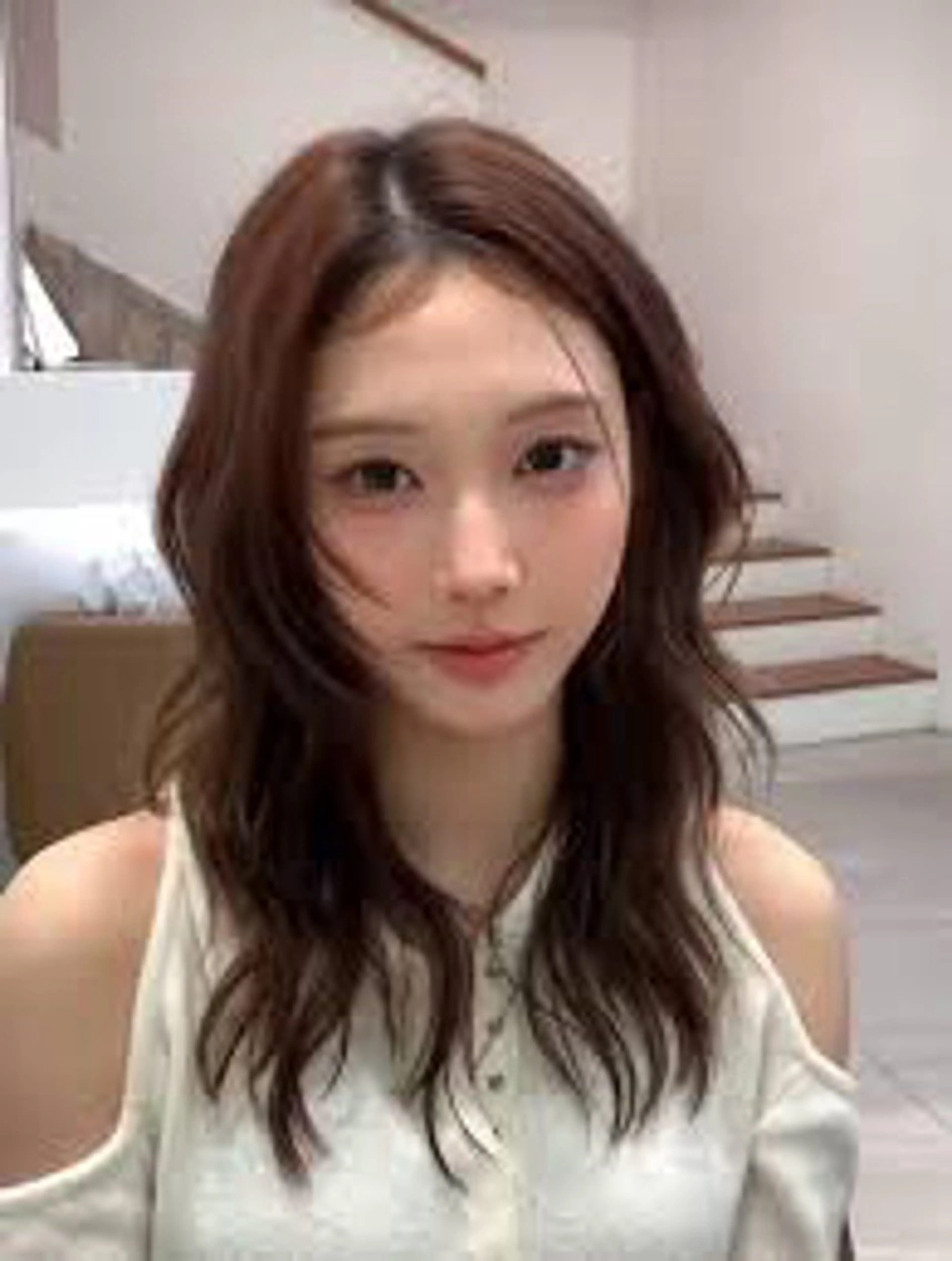 ロング パーマ 縮毛矯正、コテ巻き風 パーマのプロ、横山のヘアスタイル