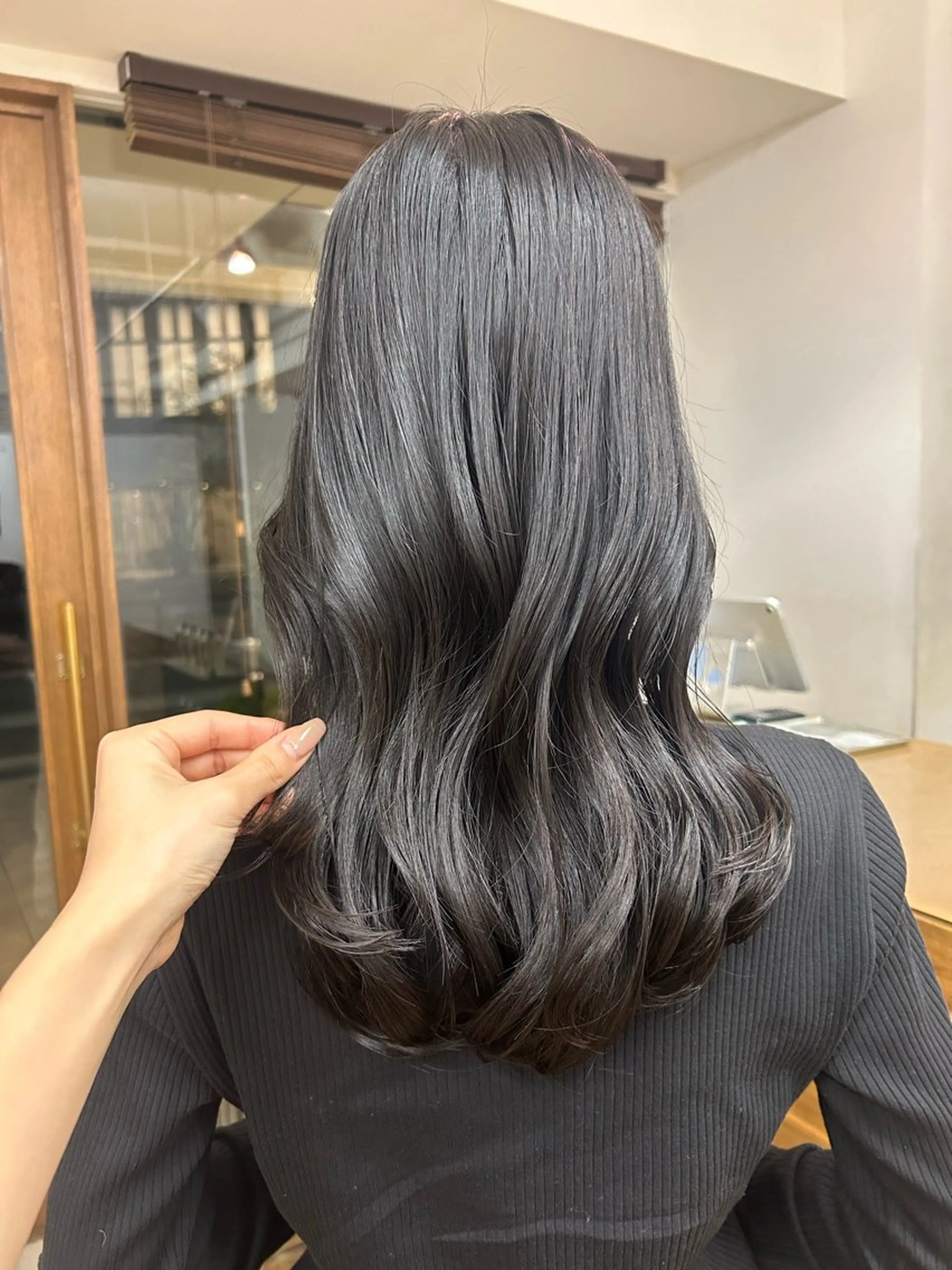 セミロング カット siro所属・siro meruのヘアスタイル