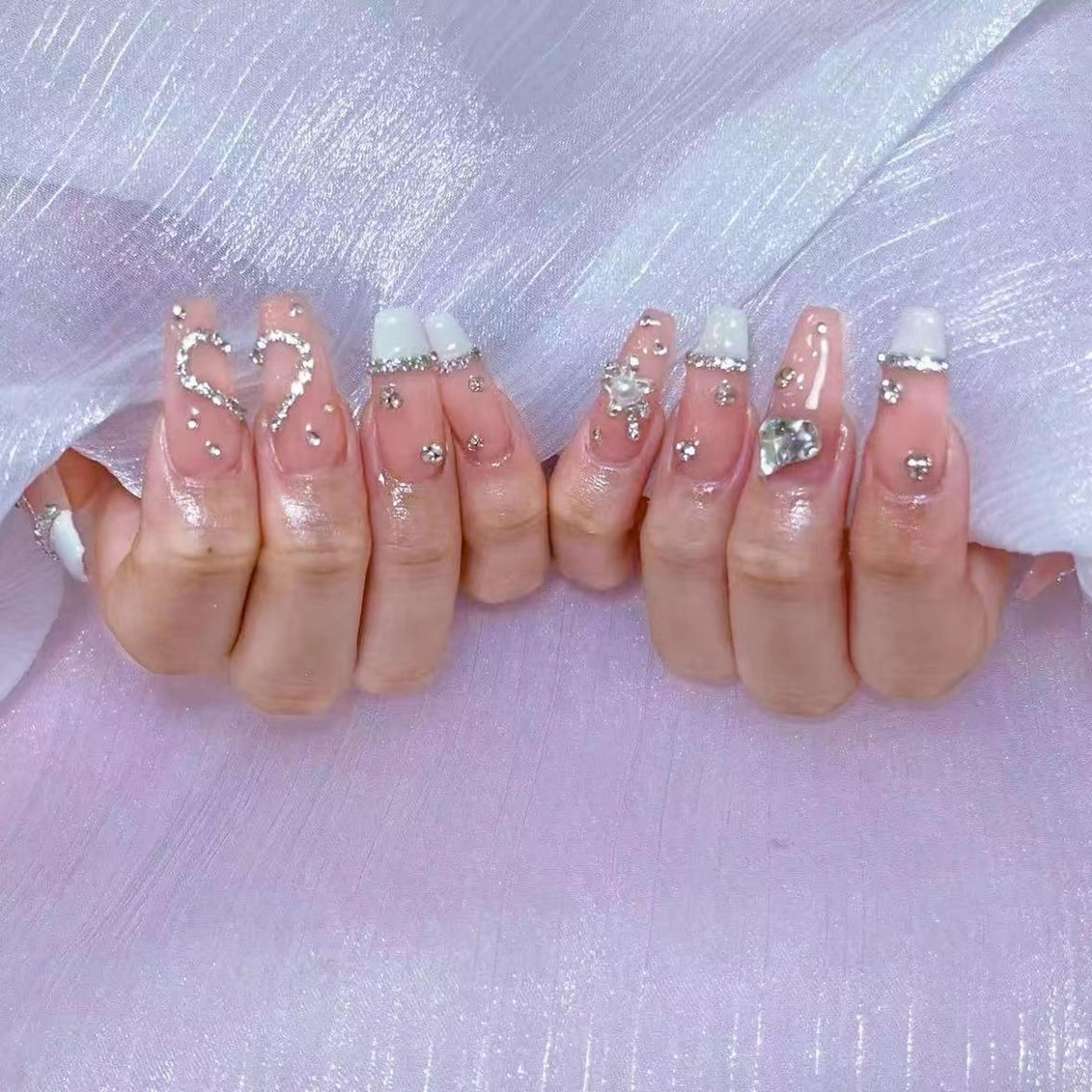 ネイル アートネイル オーロラネイル ガーリー キラキラネイル 韓国ネイル ハンドネイル DIAMOND 💅のネイルデザイン