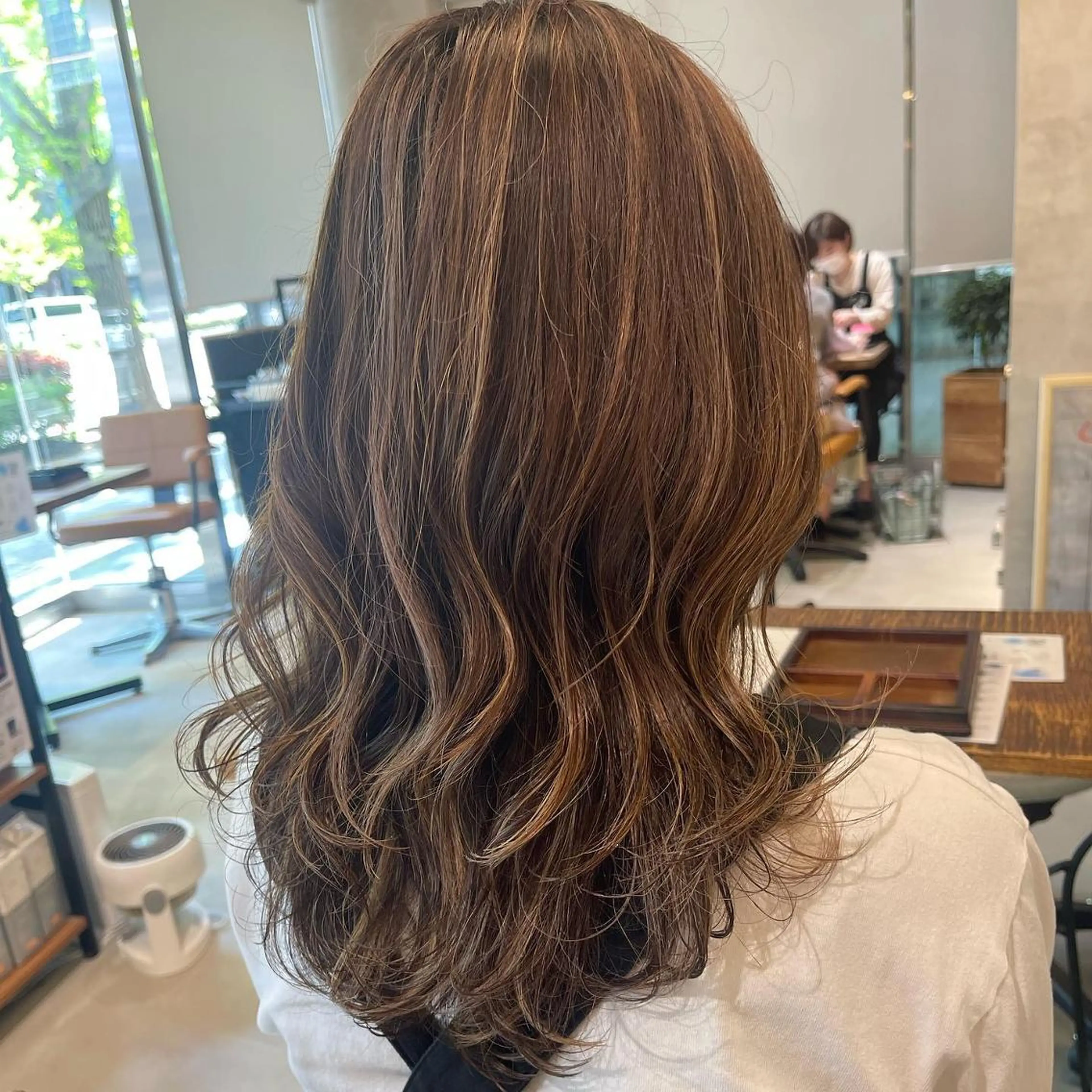 ミディアム カラー ヘアアレンジ イルミナカラー 髪質改善 レイヤーカット 外ハネヘア 縮毛矯正 ❥【韓国風ヘア】 stylist 林❥のエステ・リラクイメージ