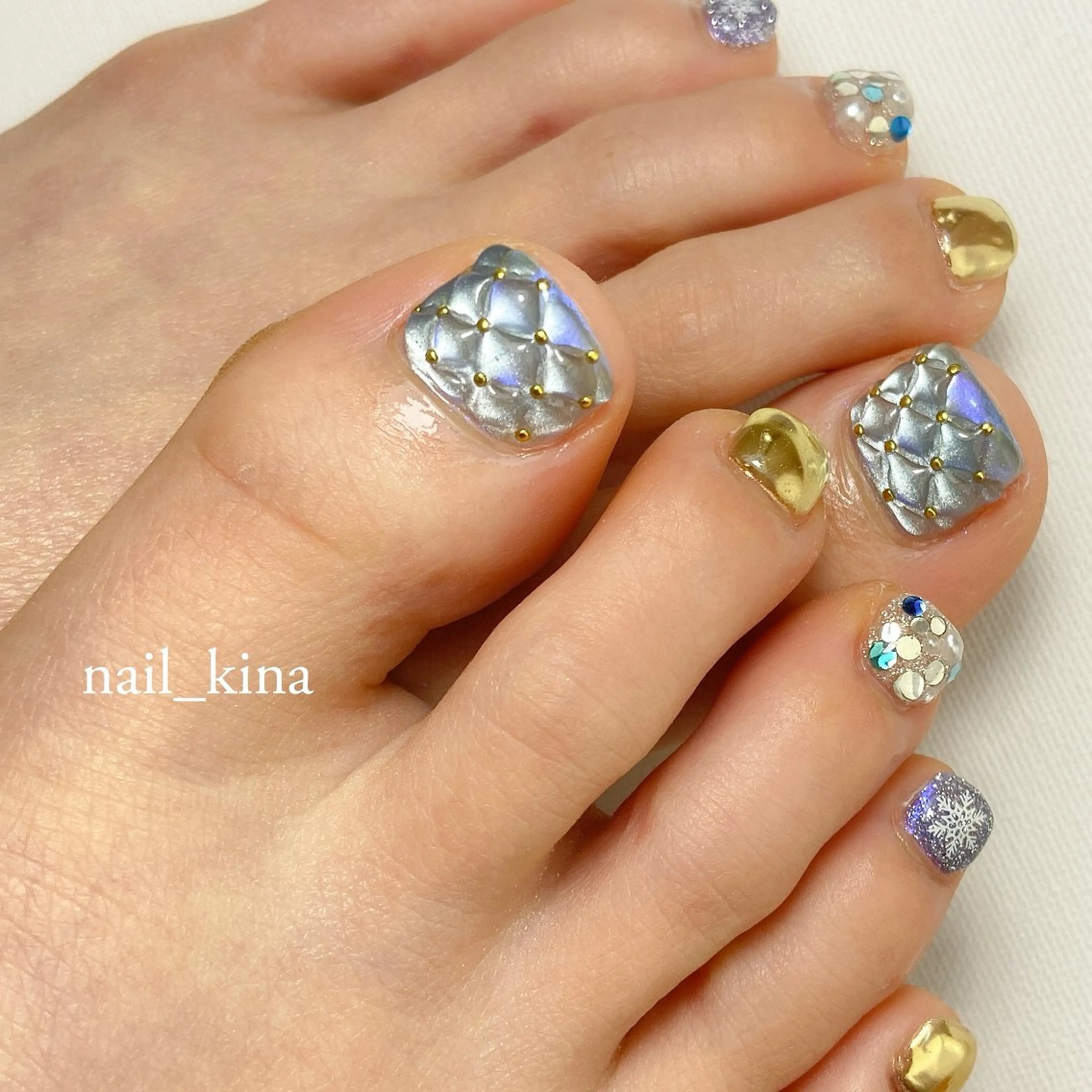 ネイル フットネイル マグネットネイル 持ち込み 冬ネイル フットネイル nail_ kinaのネイルデザイン