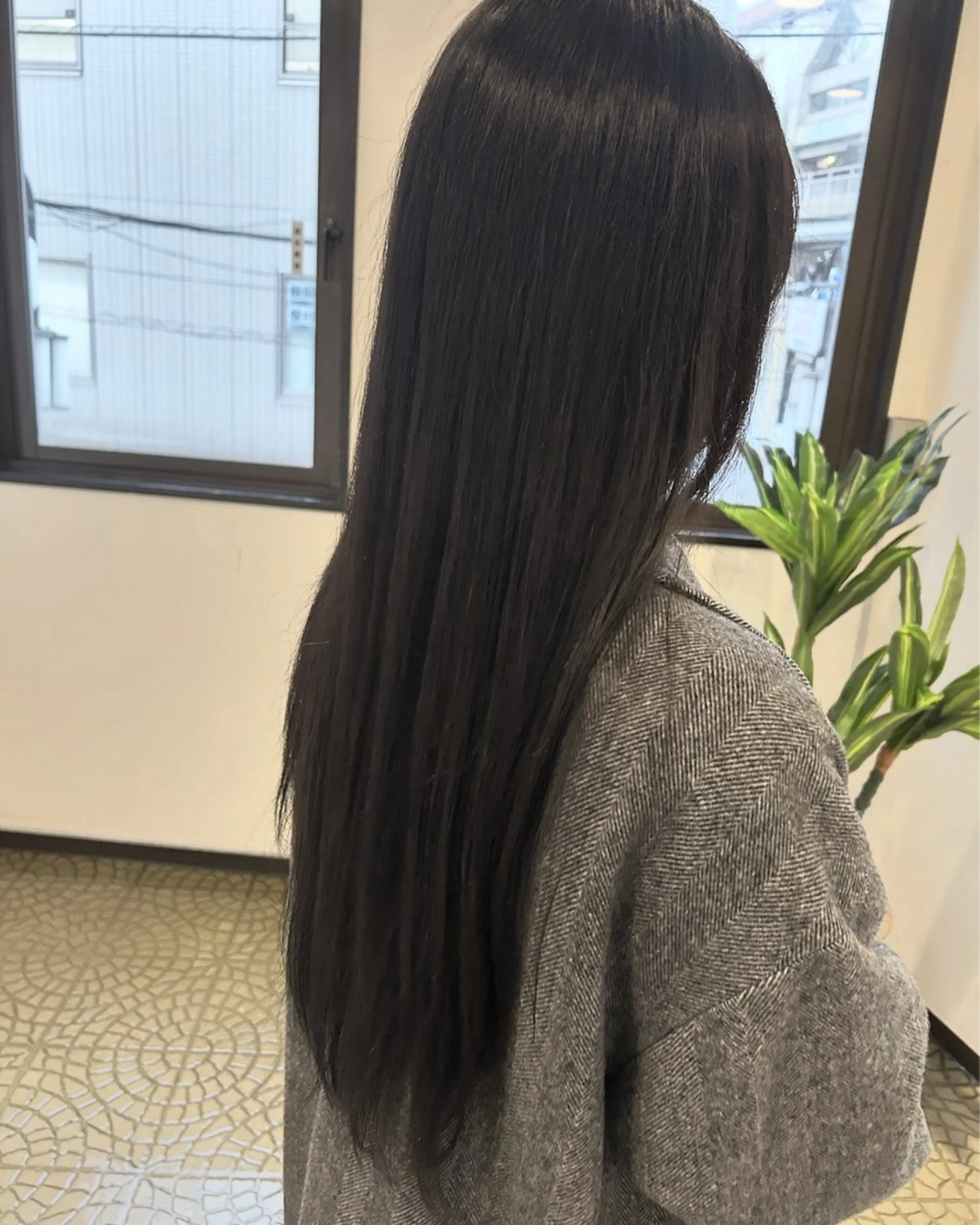 ロング カラー 黒髪 ブリーチ ブルーカラー ブルーブラック 透明感カラー ヘアカラー ヘッドスパ aile生駒/ 福田茜のヘアスタイル