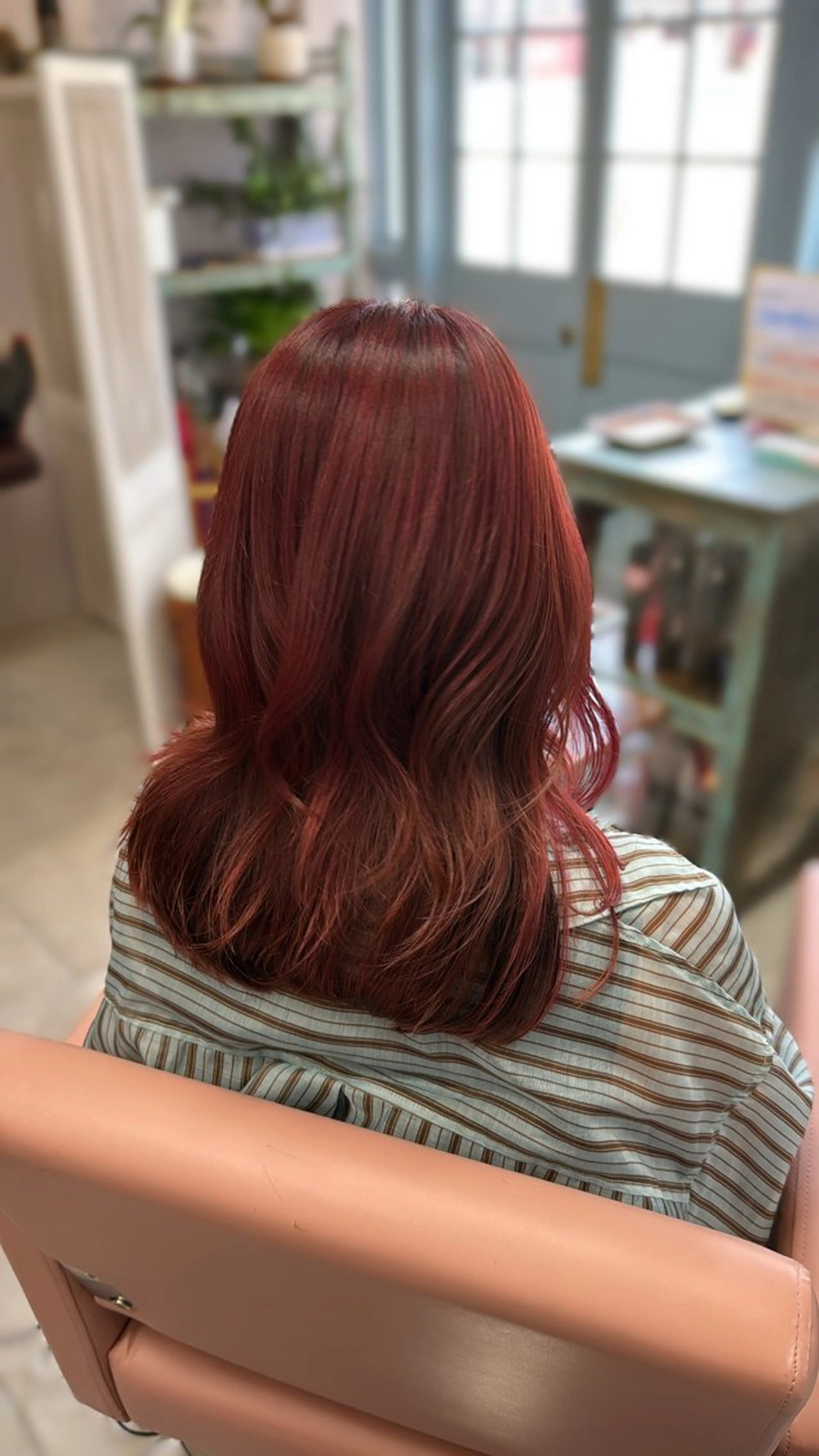 ミディアム カット ヘアカラー トリートメント Sakura .のヘアスタイル