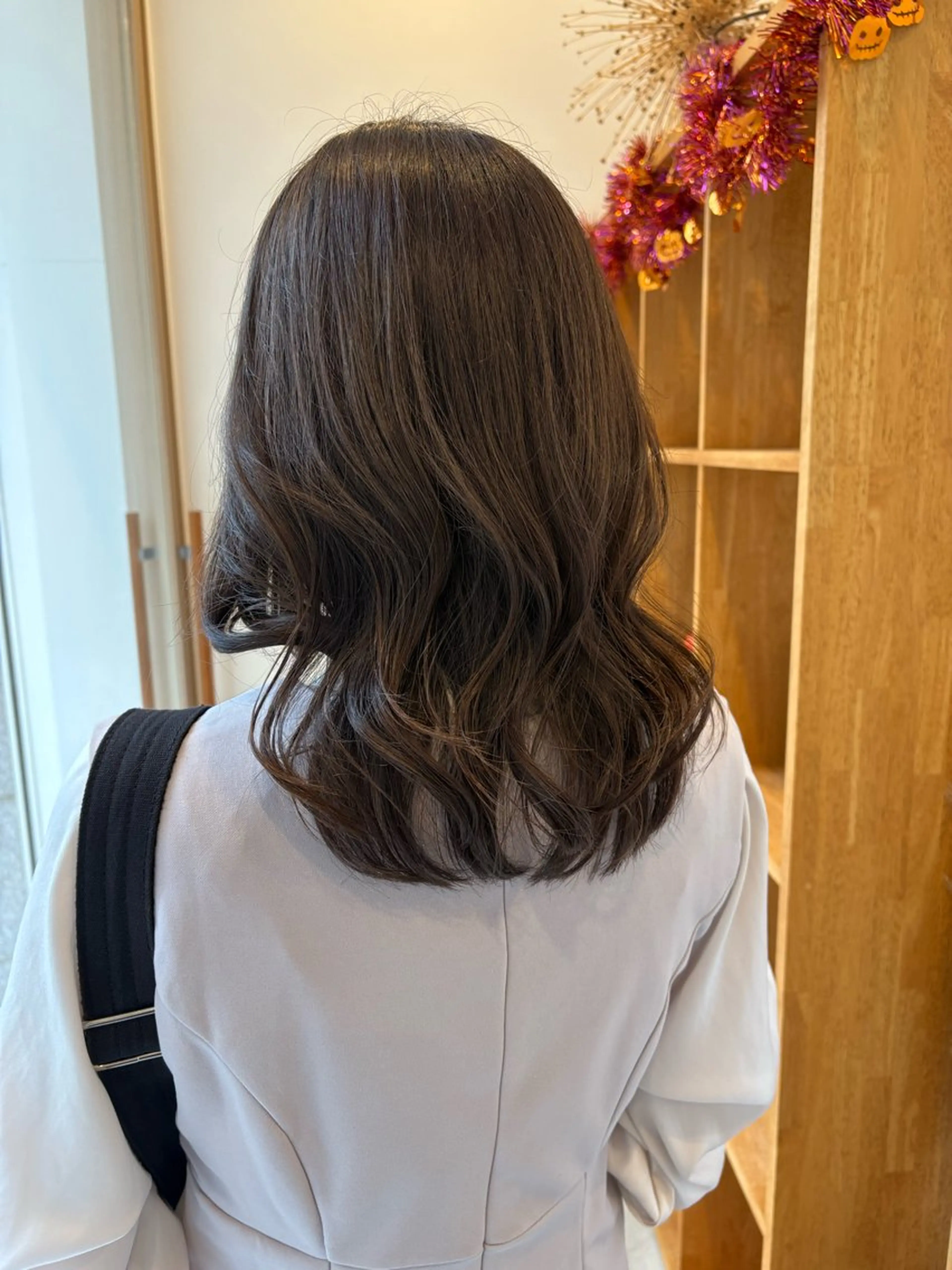 ミディアム アッシュ アッシュグレー カット ヘアカラー 藤原仁美/レイヤー ボブ/透明感カラーのヘアスタイル