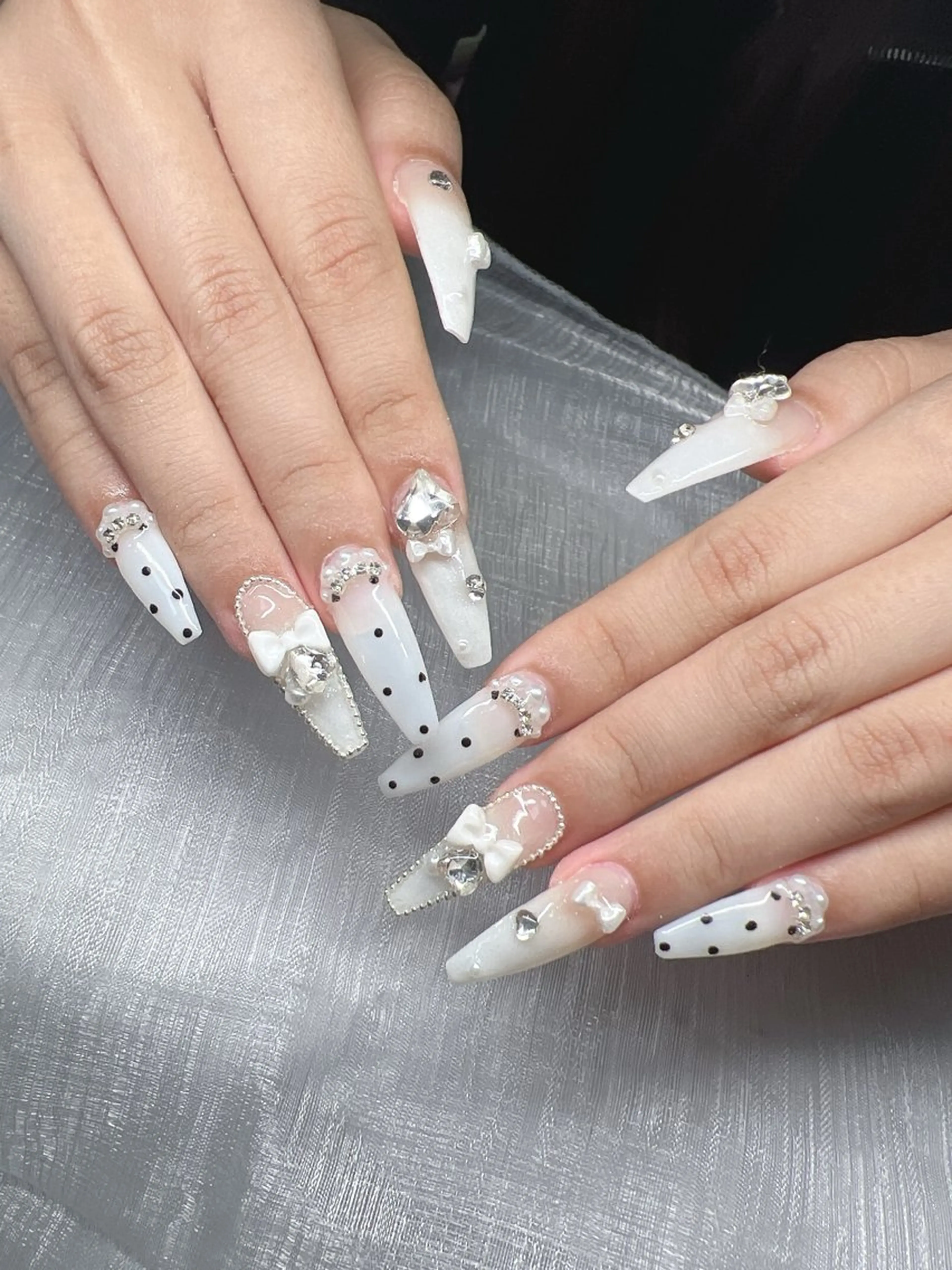 ネイル 長さ出し グラデーション 卒業式 キラキラネイル マグネットネイル ハンドネイル Lee Nailsのネイルデザイン