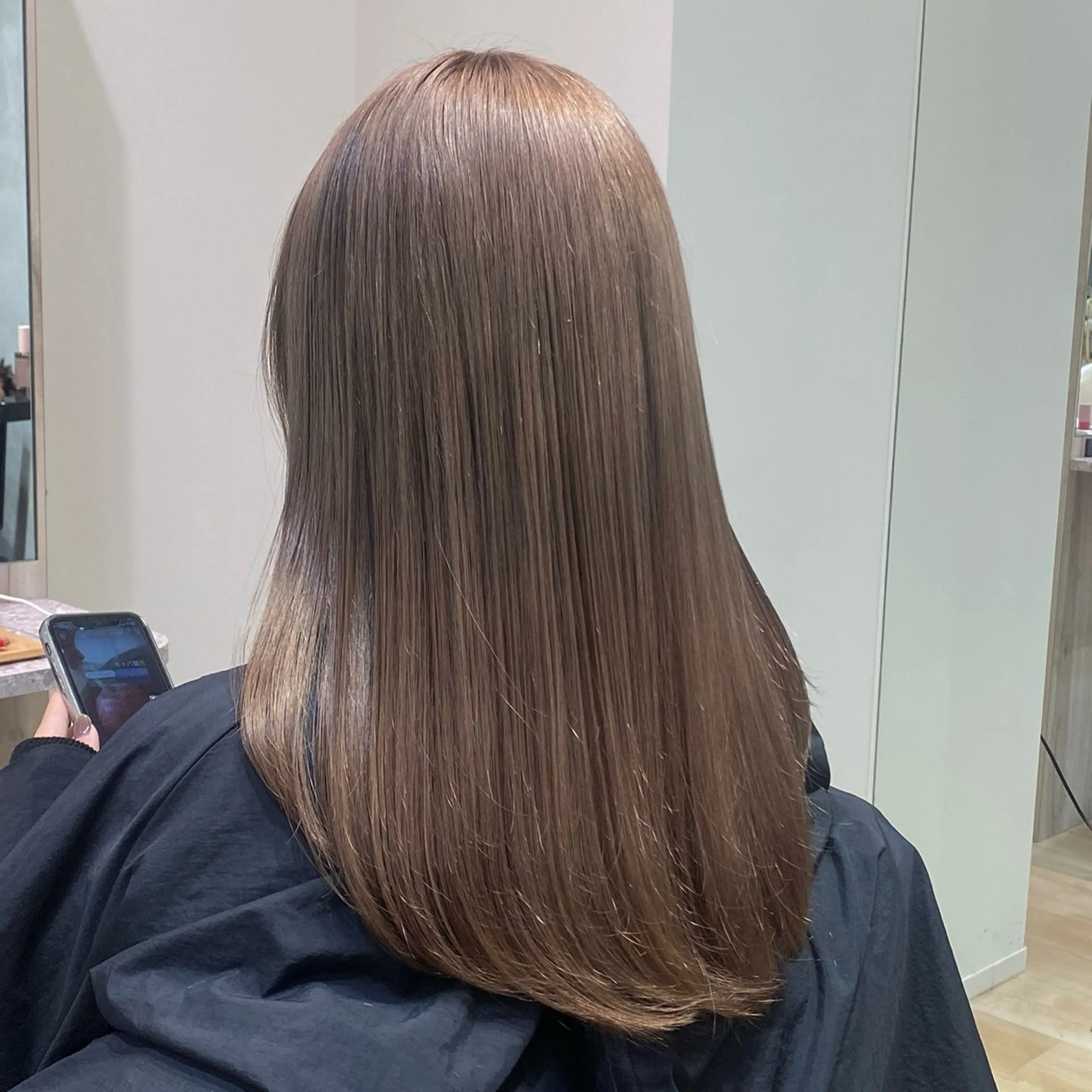 ロング カラー ベージュカラー ブリーチ カット ヘアカラー トリートメント 松永 わかなのヘアスタイル