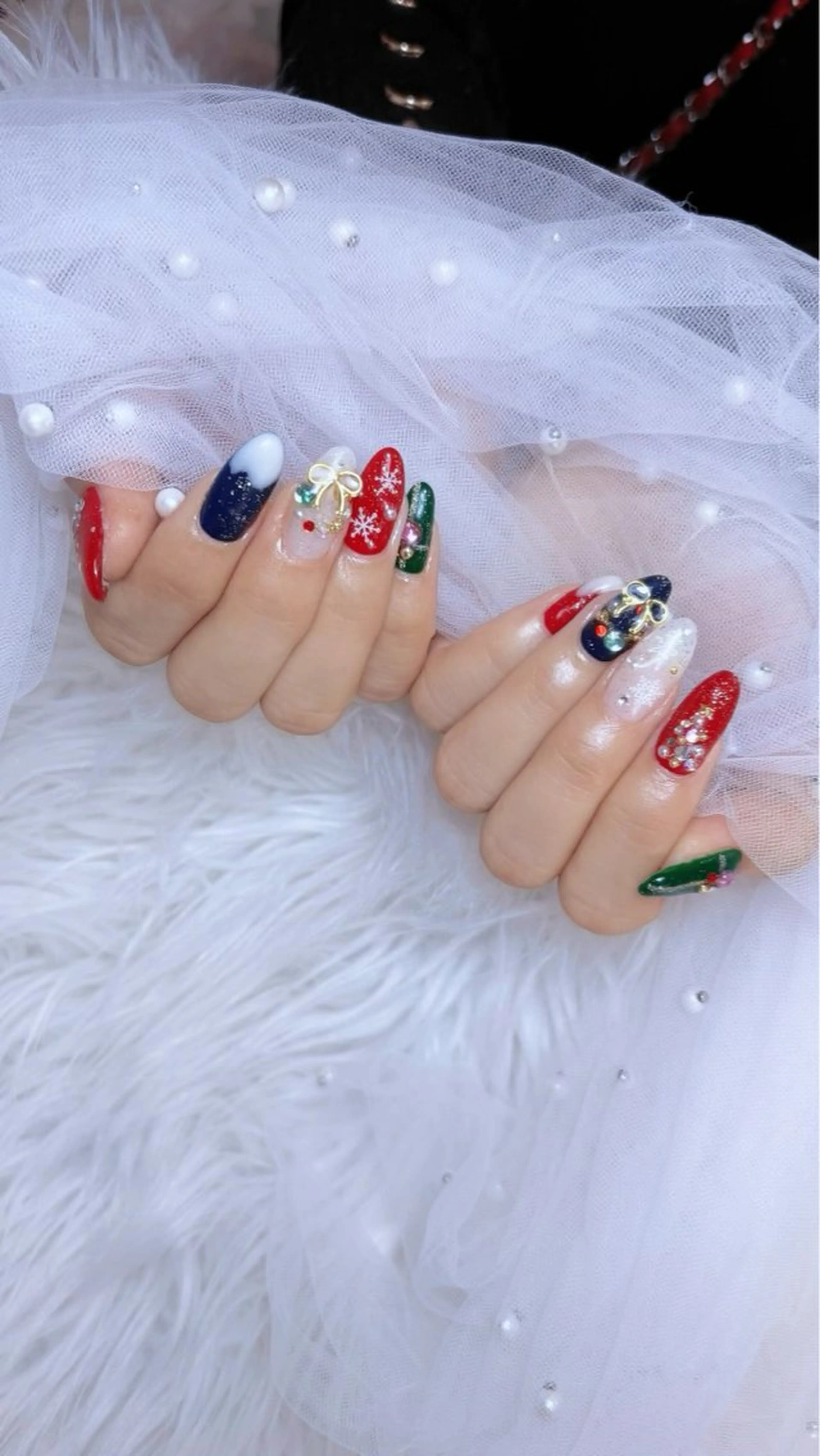 ネイル 持ち込み 冬ネイル クリスマス ハンドネイル 𝑬𝑹𝑰𝑲𝑨 𓂃🎀𓈒𓏸のネイルデザイン