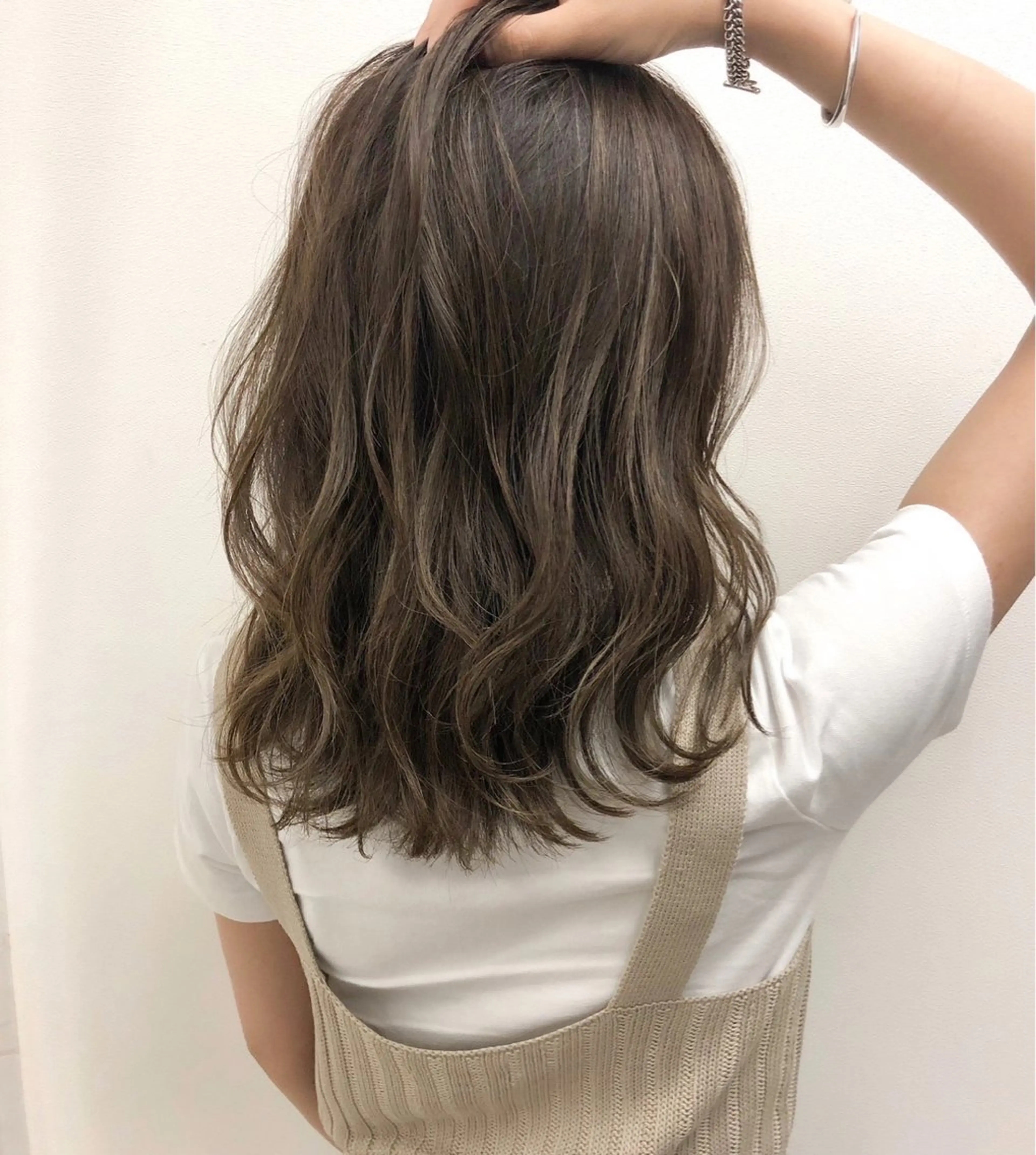 カラー ベージュカラー ブラウンカラー ブラウンベージュ 透明感カラー フォギーベージュ 辺見 葵のヘアスタイル
