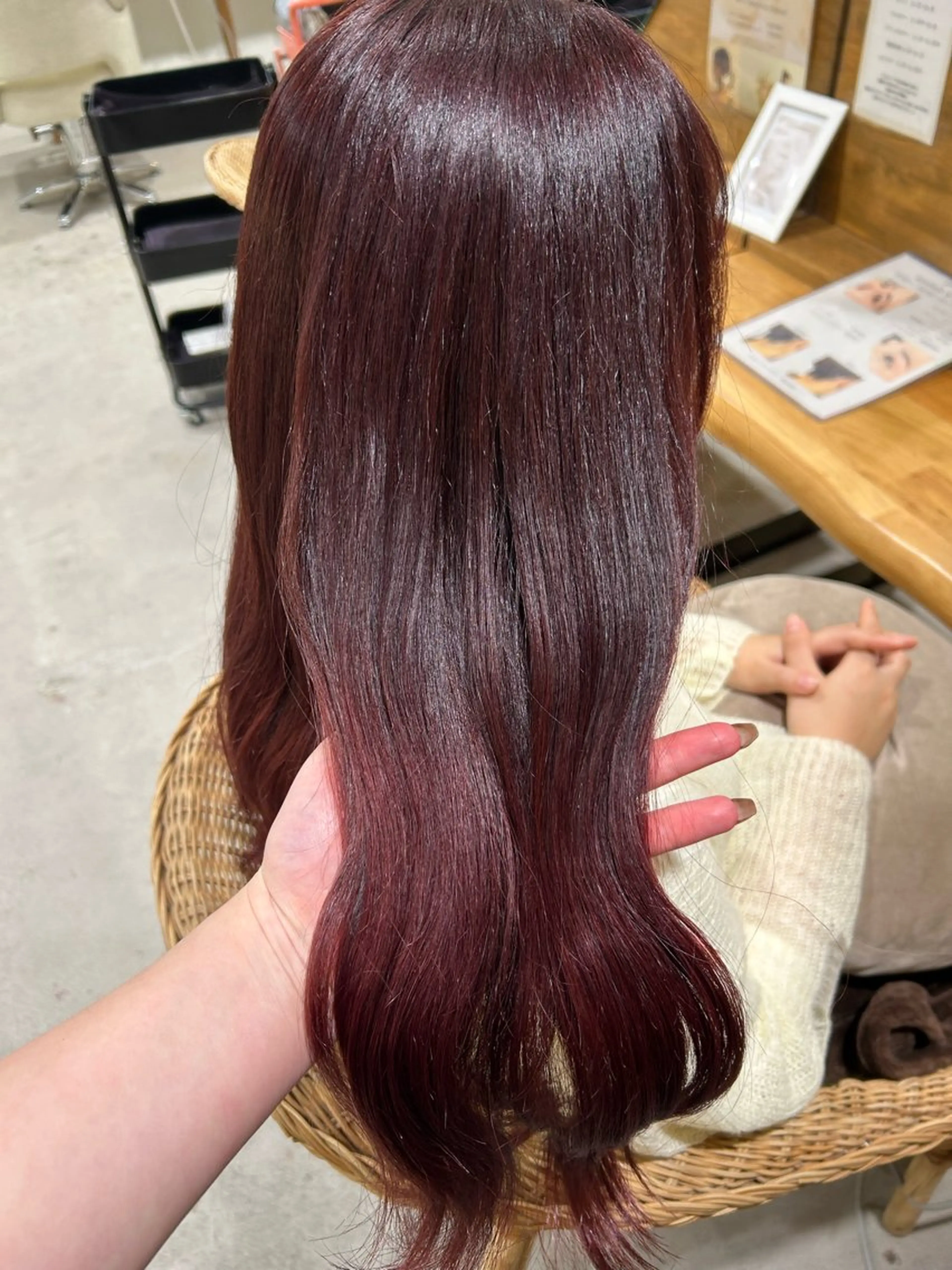 ロング カラー ヘアカラー トリートメント shu ブラウンピンクカラーのヘアスタイル