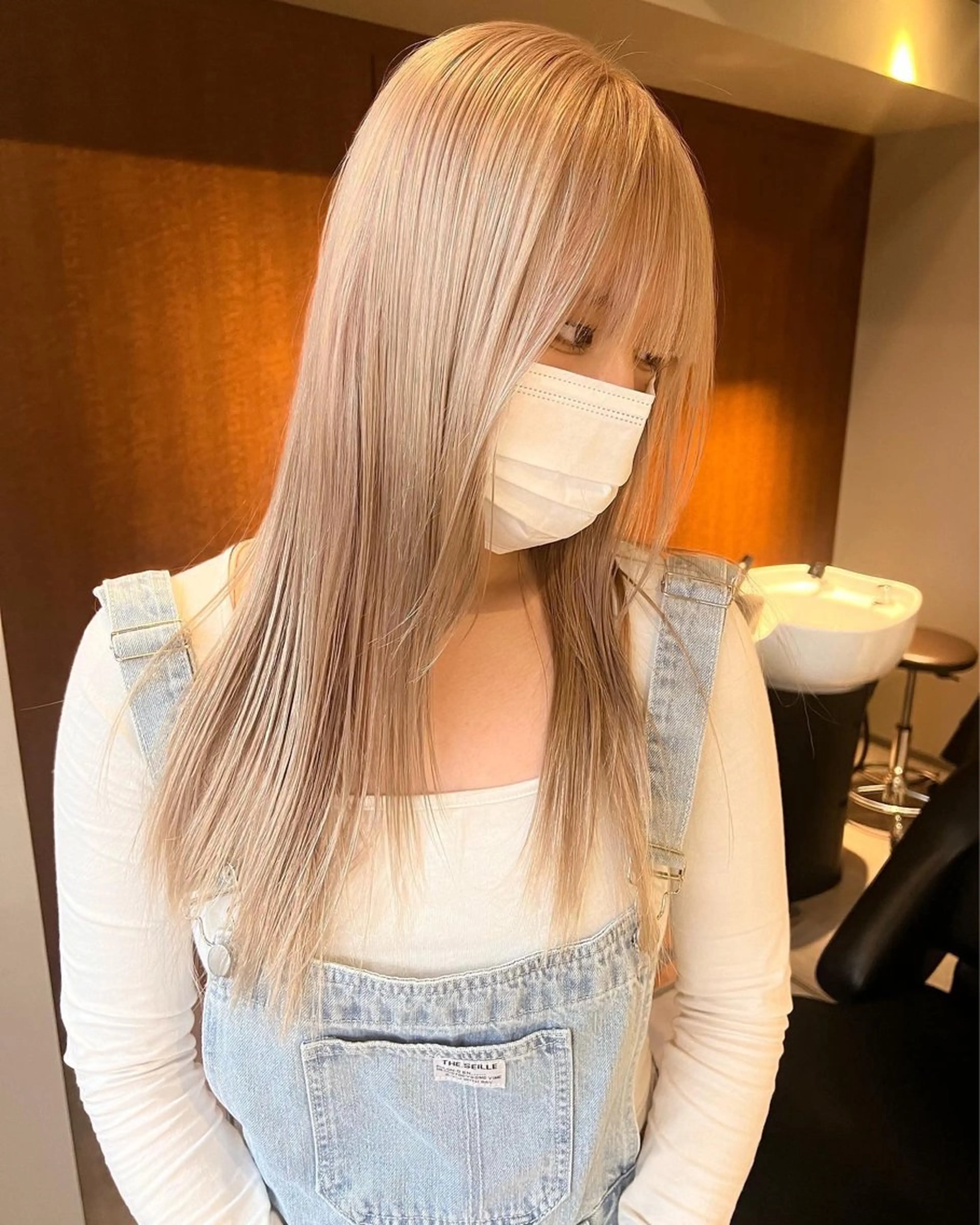 ロング カット ヘアカラー ミルクティーベージュ outaのヘアスタイル