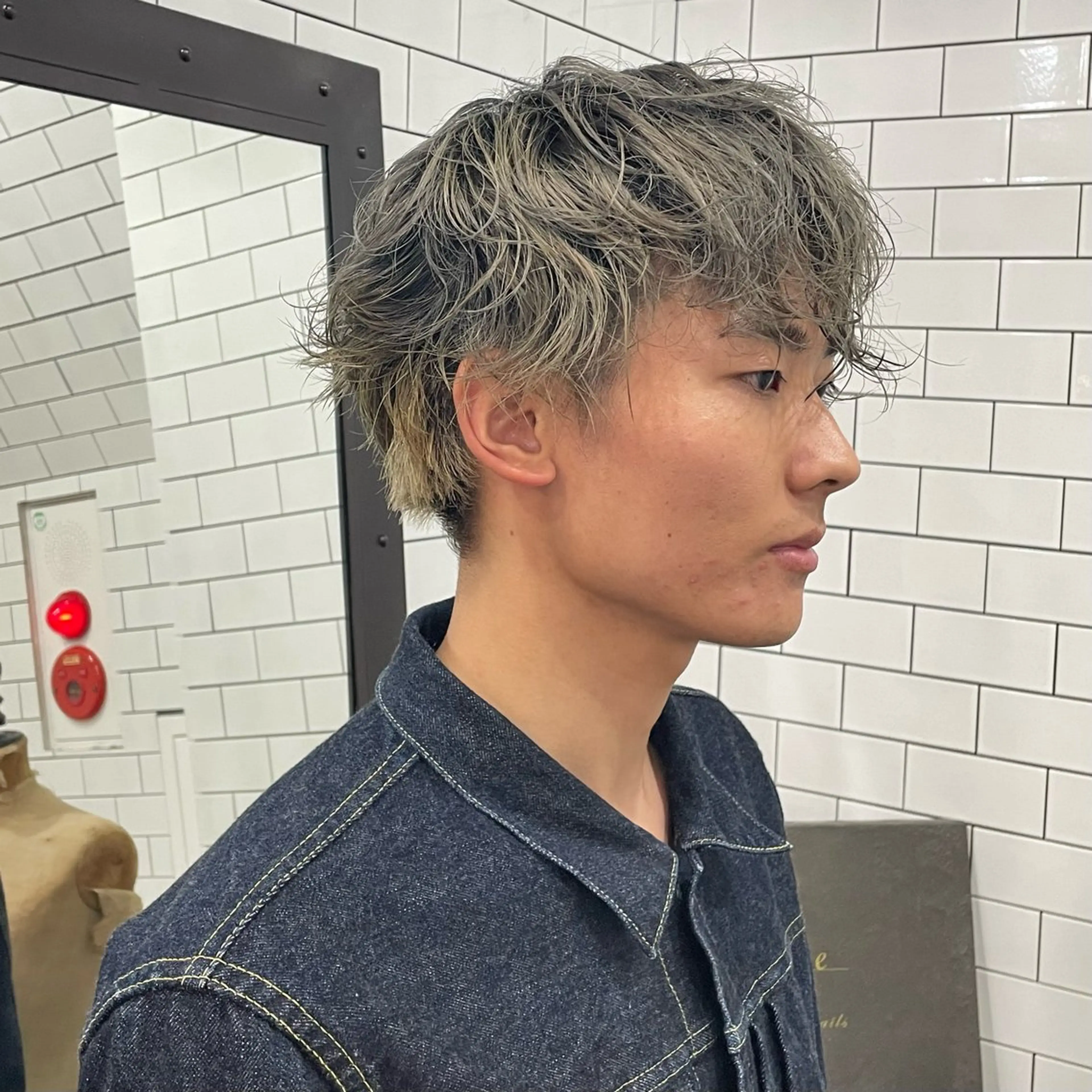 カラー パーマ メンズ メンズパーマ シルバー ヘアカラー 山本 真之介のヘアスタイル