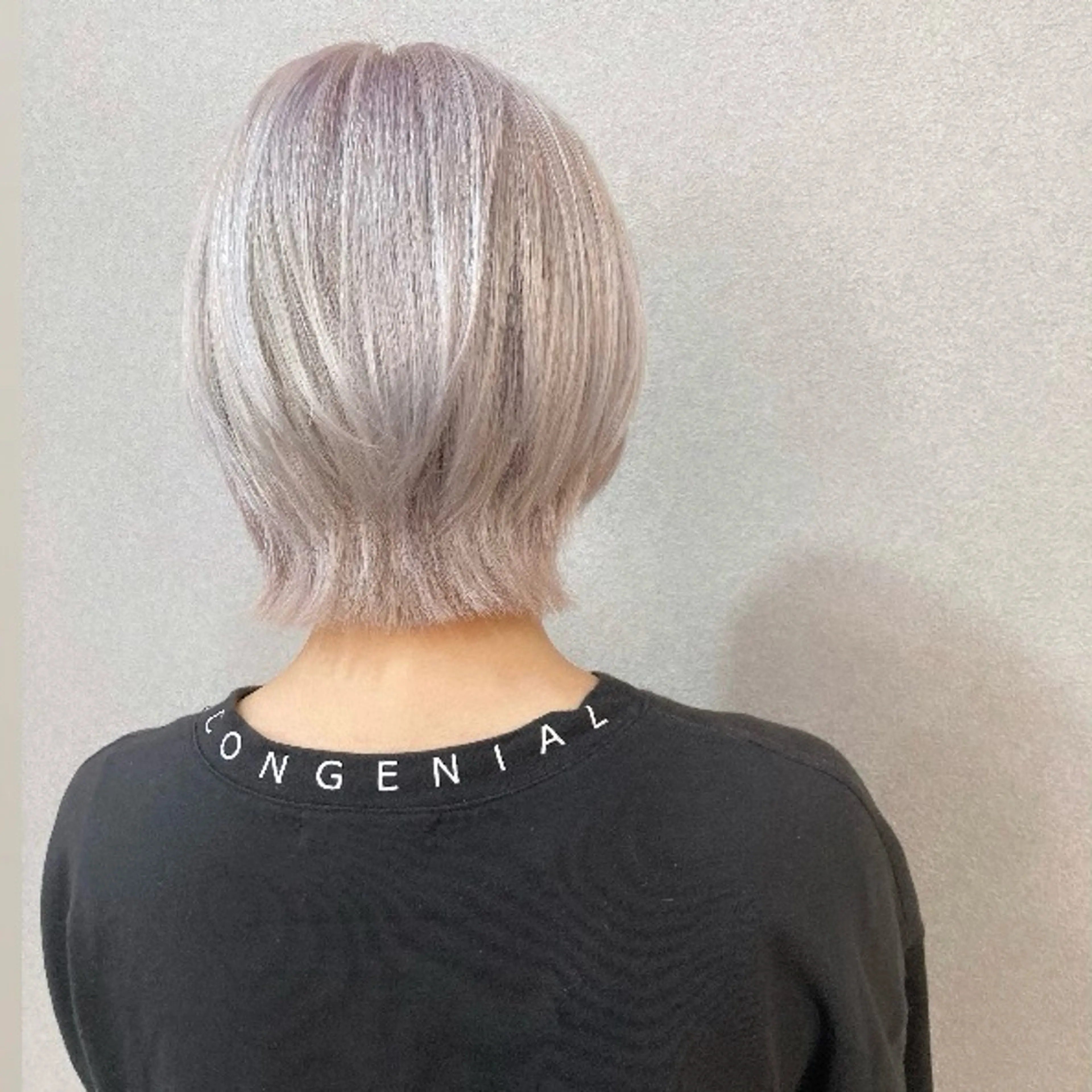 ミディアム カラー シルバー ホワイトシルバー ヘアカラー 前田 知輝のヘアスタイル