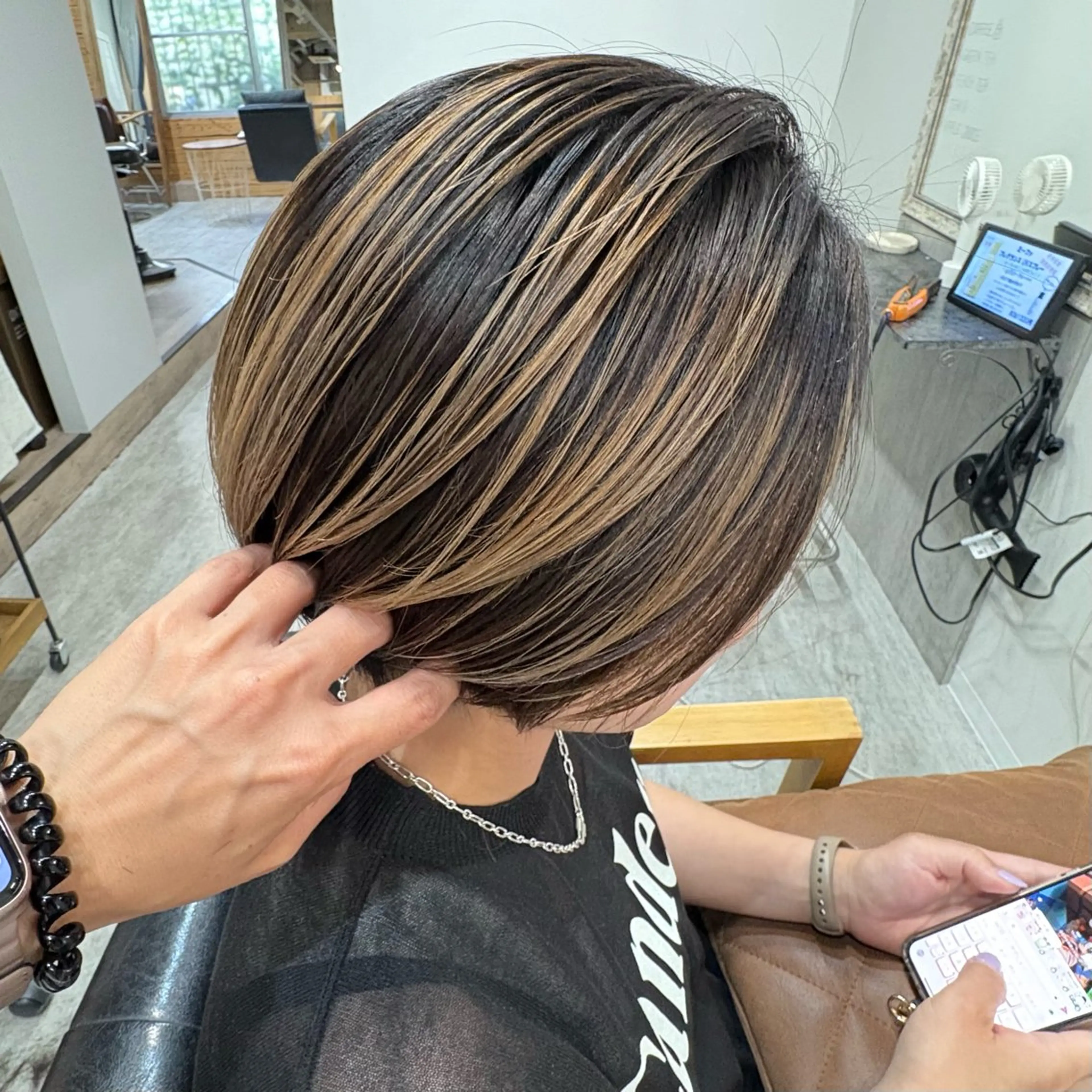 ショート レイヤーカット 梅木 秀美のヘアスタイル