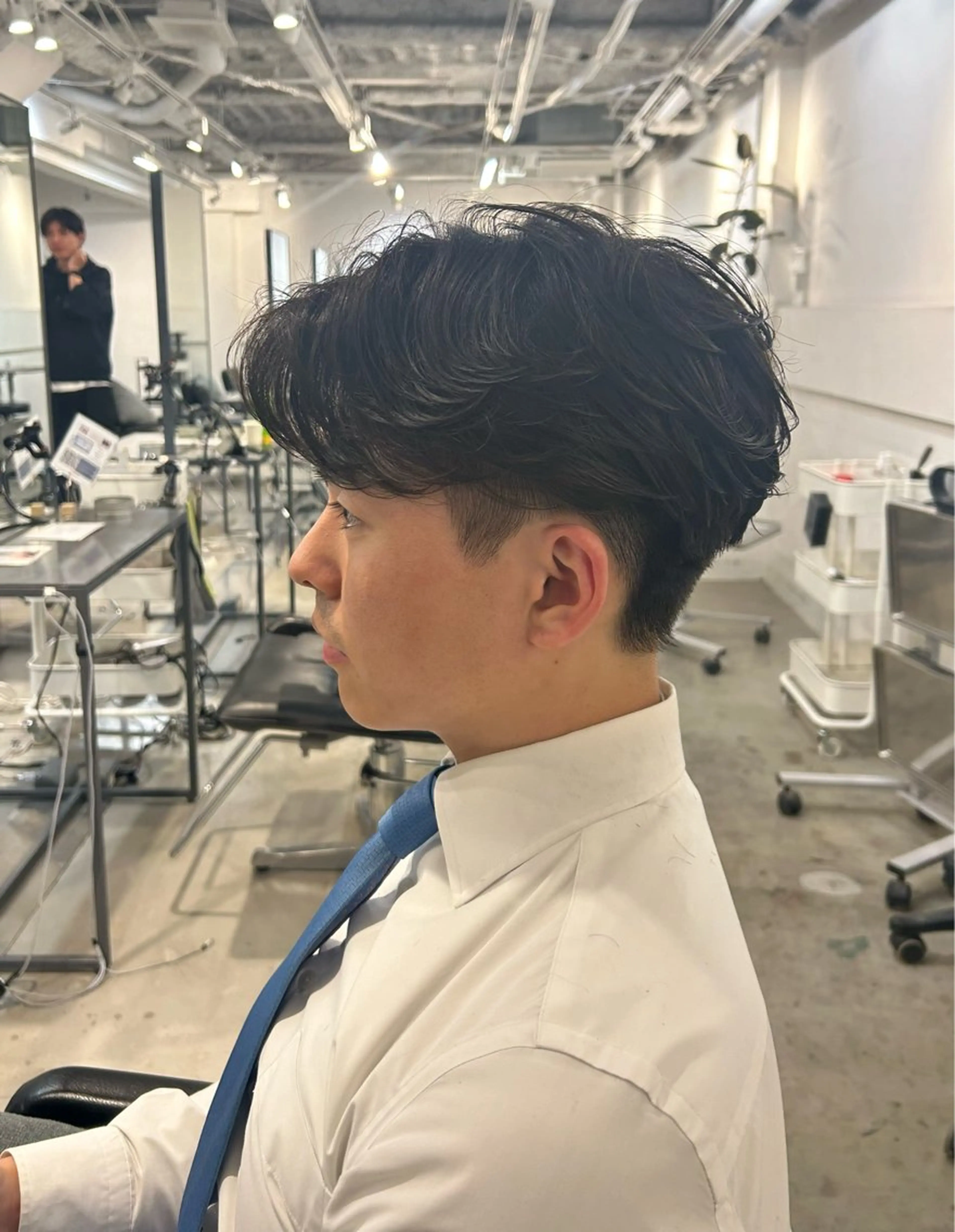 ショート パーマ メンズ ビジネス センターパート フェードカット フェザーパーマ メンズ韓国風 カット 💈メンズパーマの 匠💈曲がる縮毛矯正のヘアスタイル