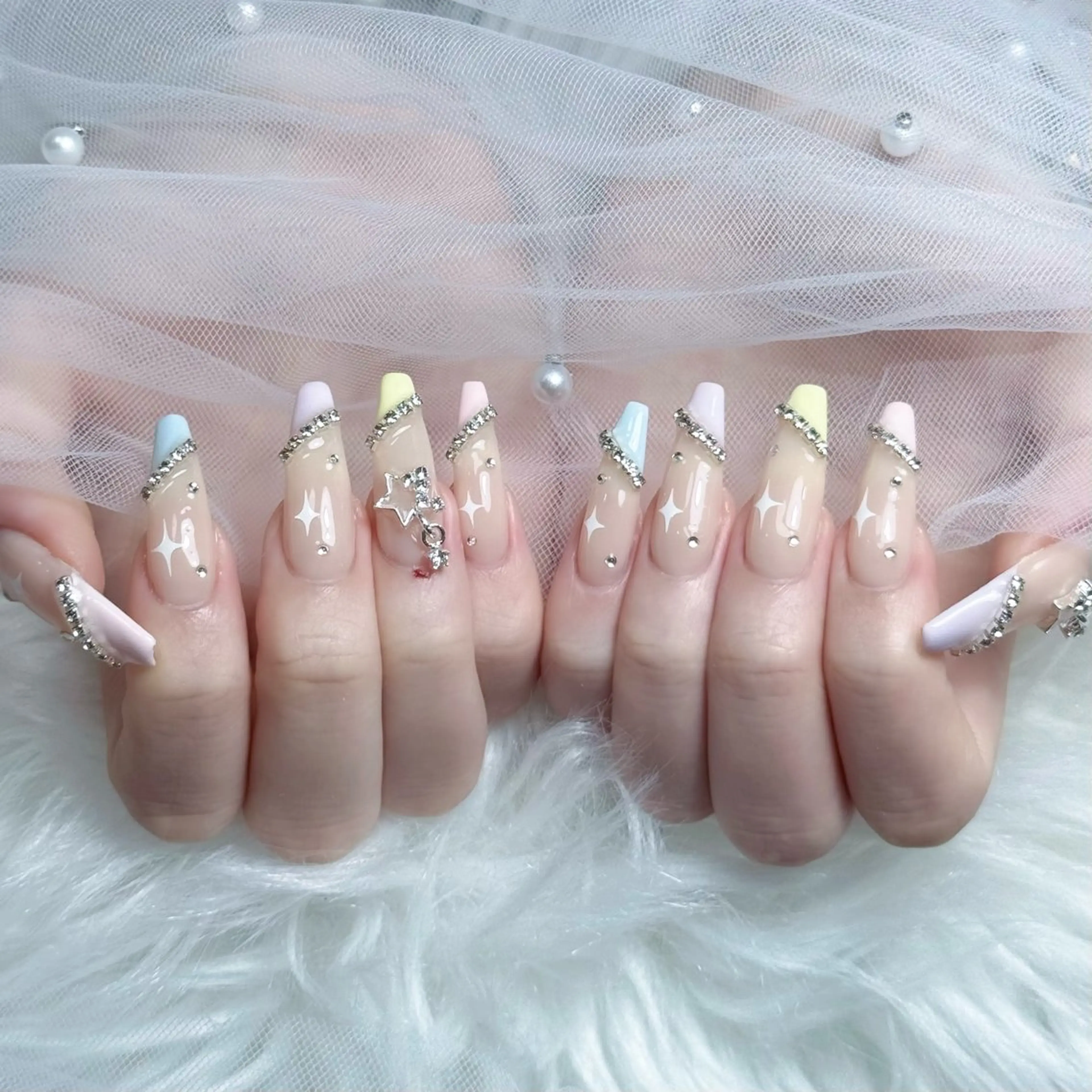 ネイル フレンチネイル ジェルネイル キラキラネイル 韓国ネイル マグネットネイル Julli nail studio所属・Julli NailStudioのネイルデザイン