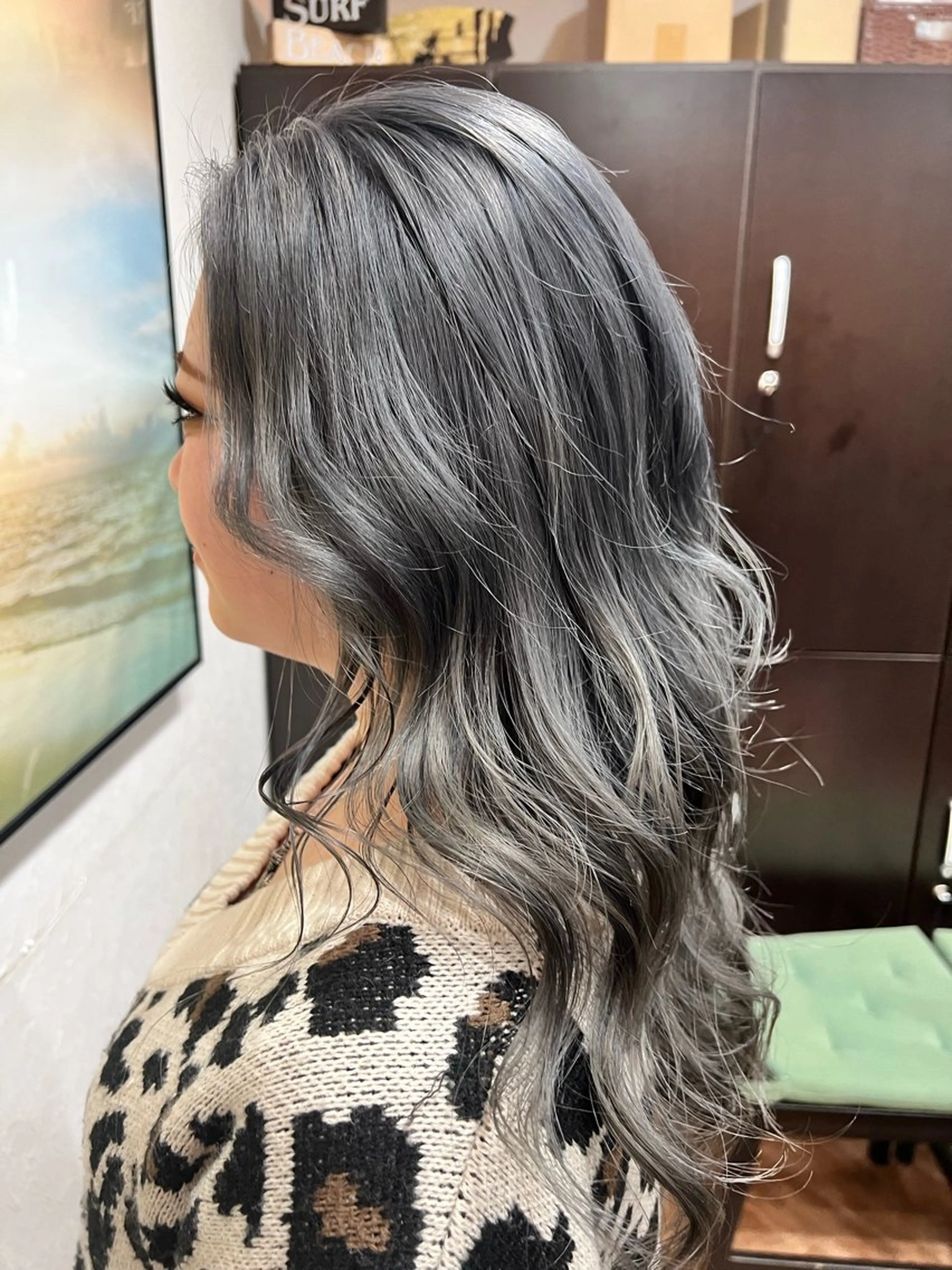 ロング カラー ブリーチ シルバー カット ヘアカラー たけかわ みずきのヘアスタイル