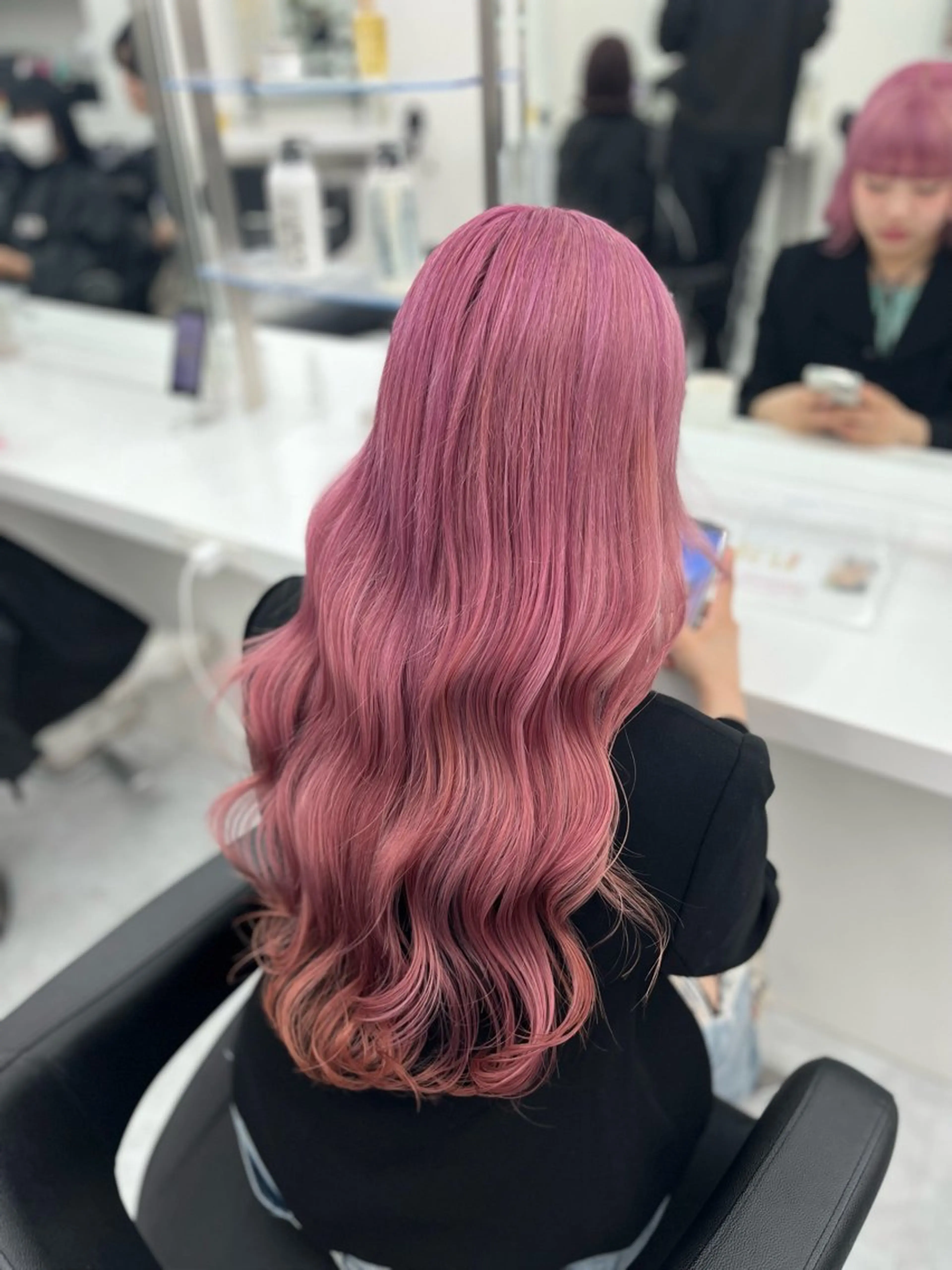 カラー ヘアアレンジ 艶髪ハイトーン🫧 Kurehaのヘアスタイル