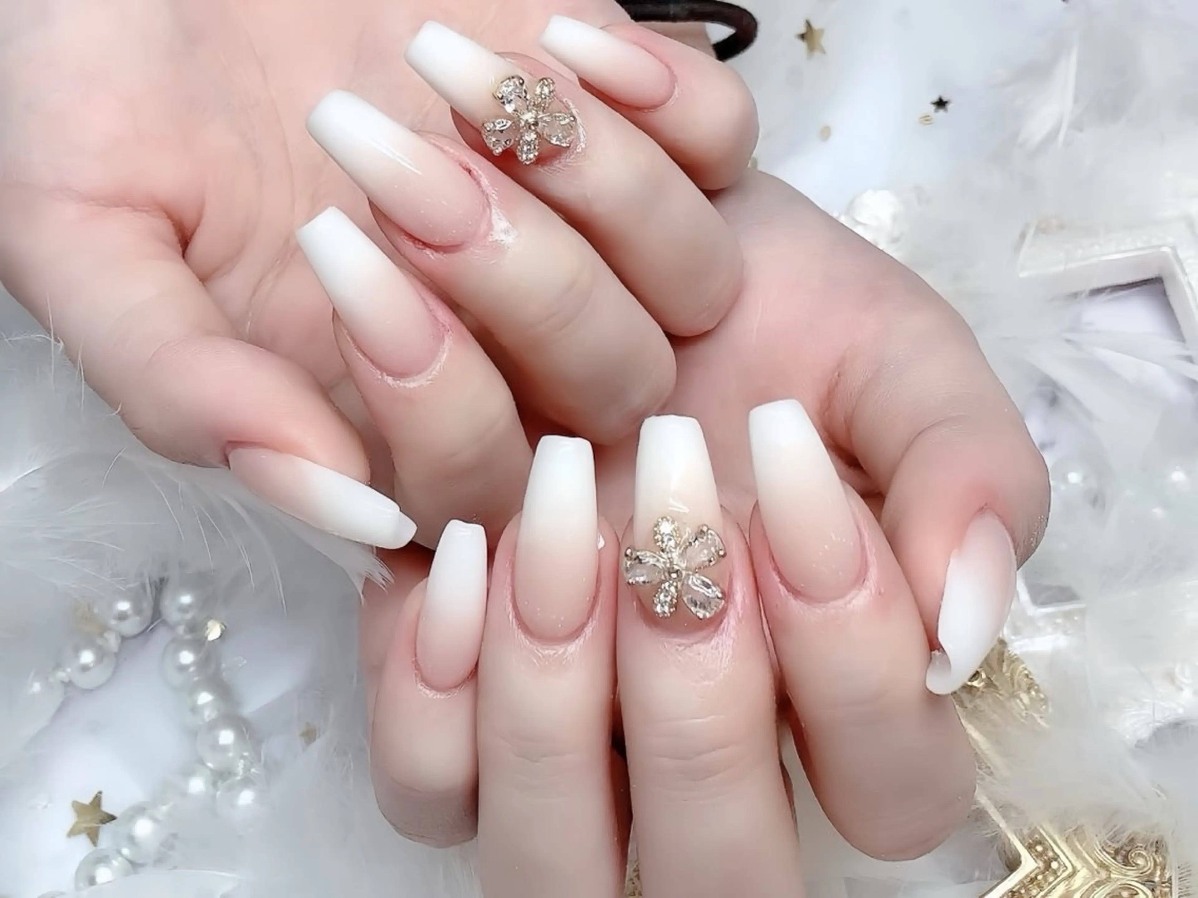ネイル アートネイル フレンチネイル キラキラネイル 韓国ネイル 水色 ハンドネイル Rin Nail所属・Rin Nailのネイルデザイン