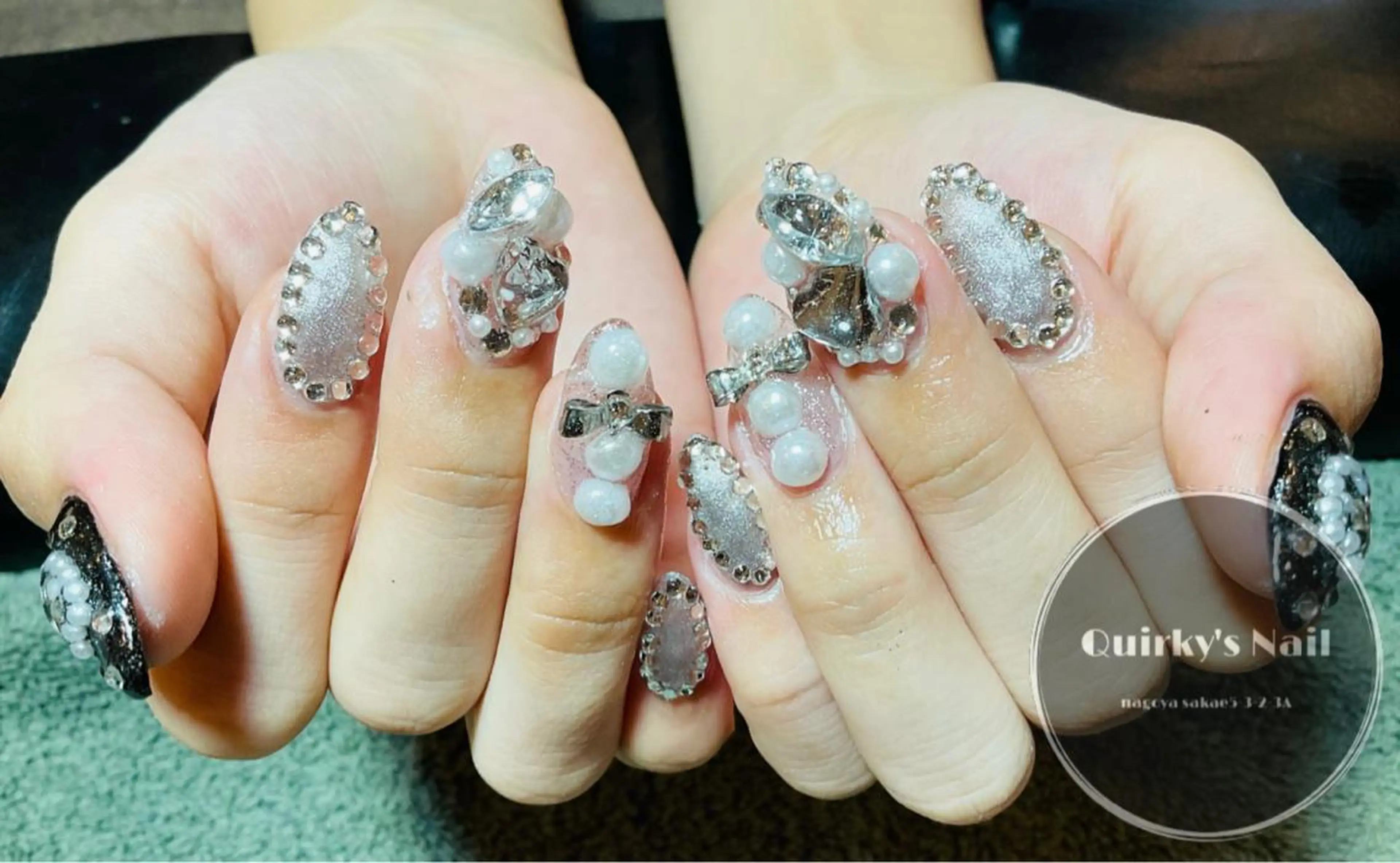 ネイル リボン Quirky's Nail【栄店】のネイルデザイン