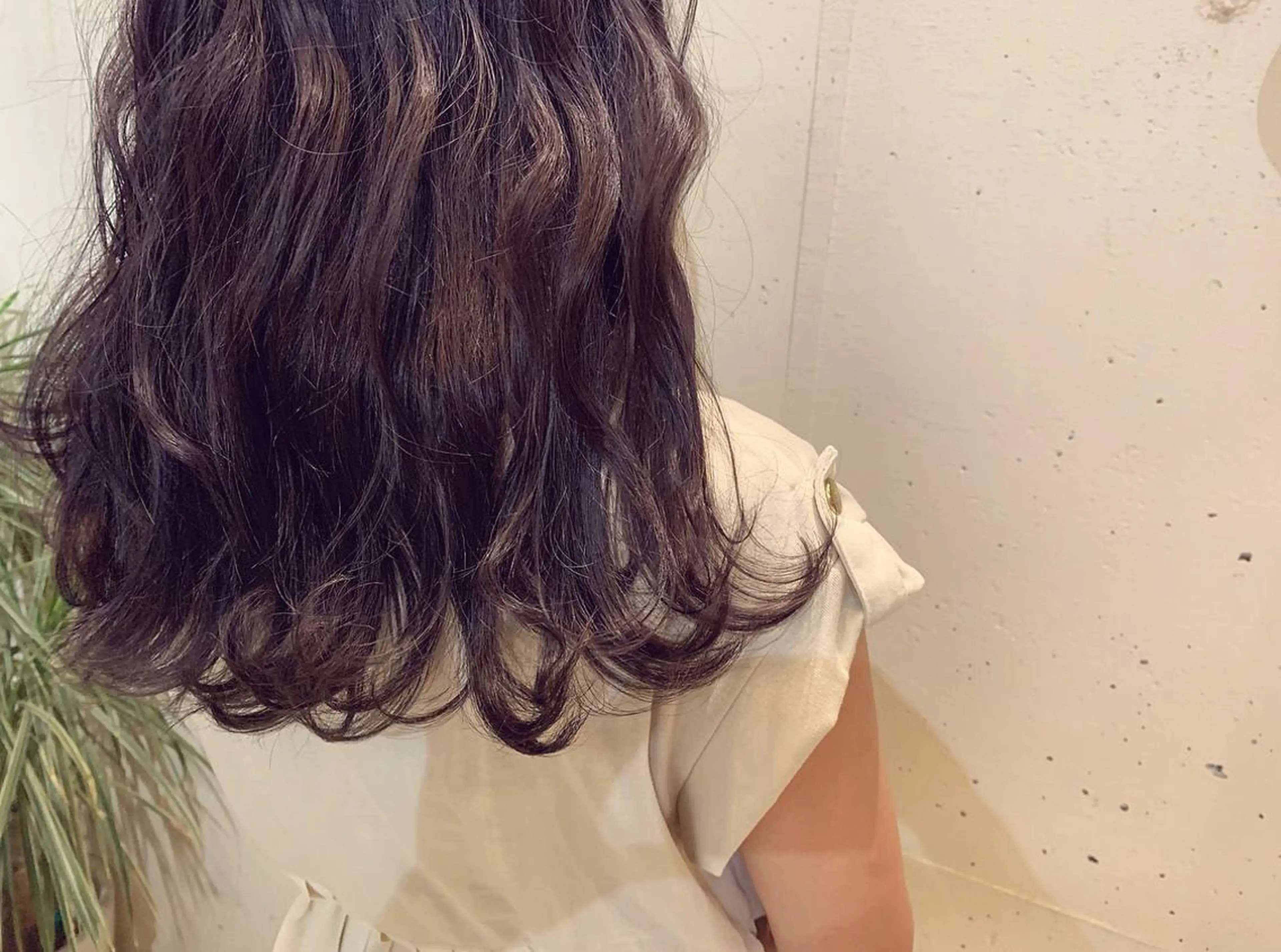 セミロング カラー パープルカラー たかいわ みきのヘアスタイル