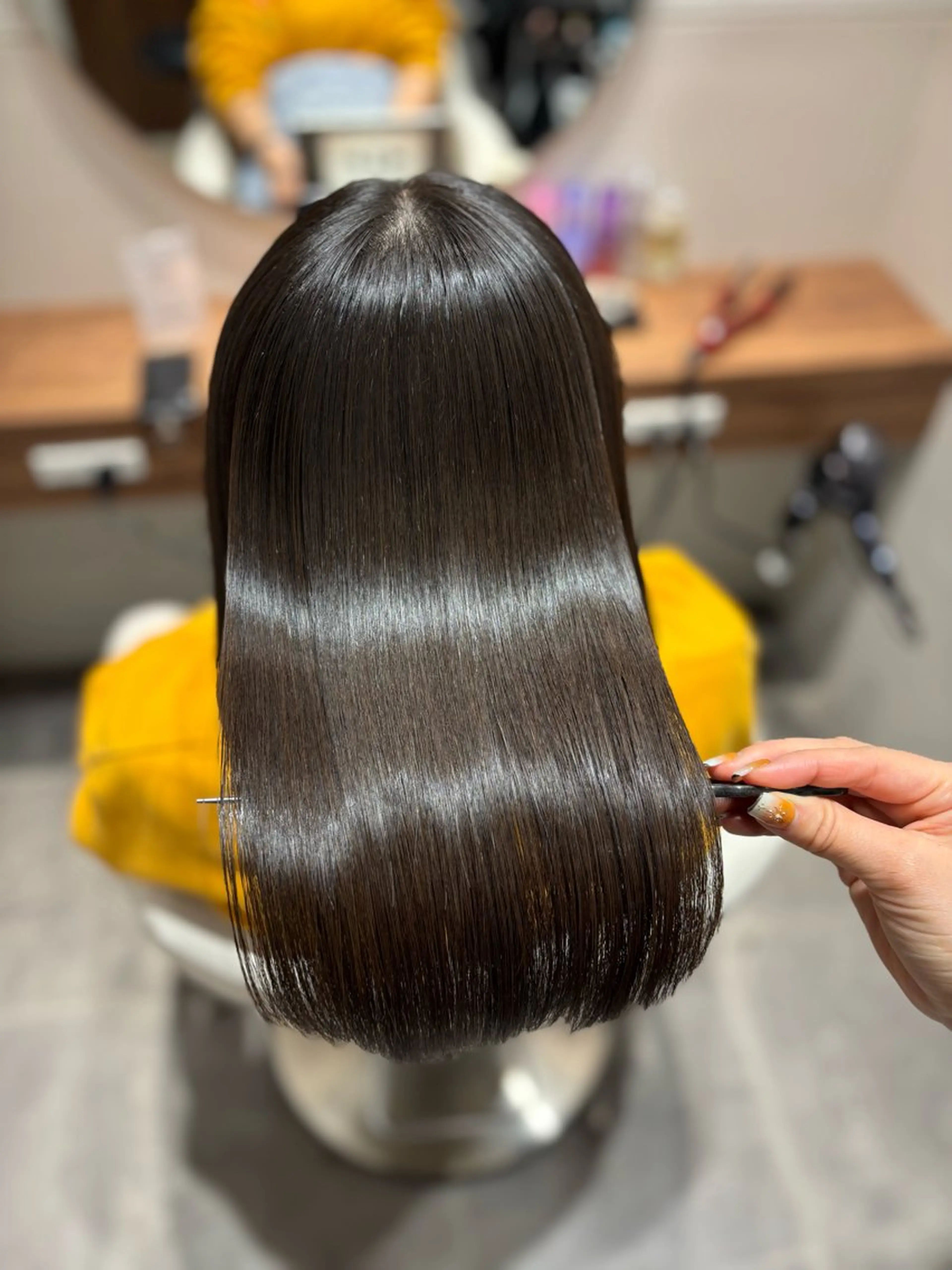 ミディアム カット 縮毛矯正 トリートメント 美髪ヘア 🤍erikaのヘアスタイル