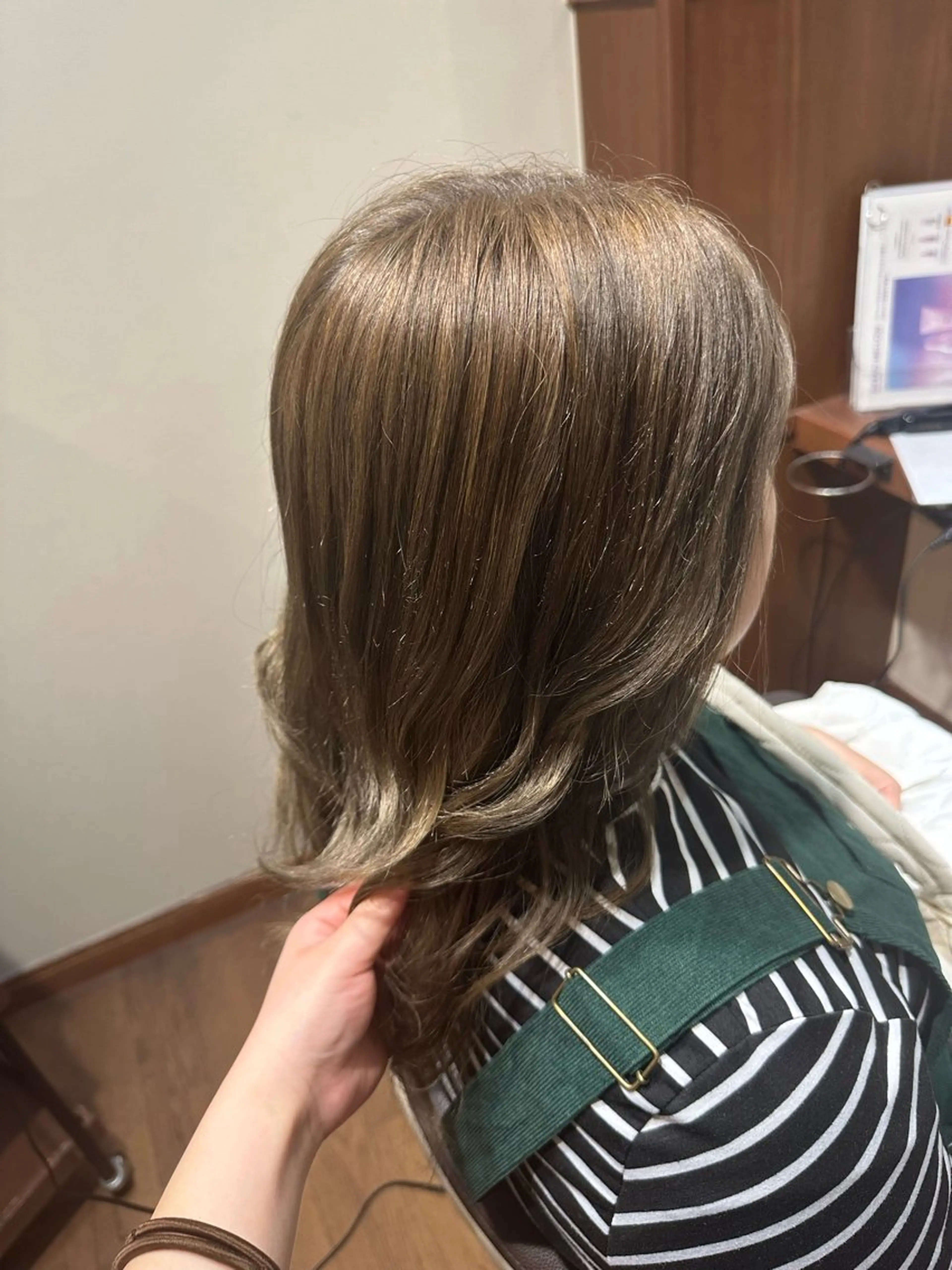 ロング カラー ヘアカラー トリートメント RINA .のヘアスタイル