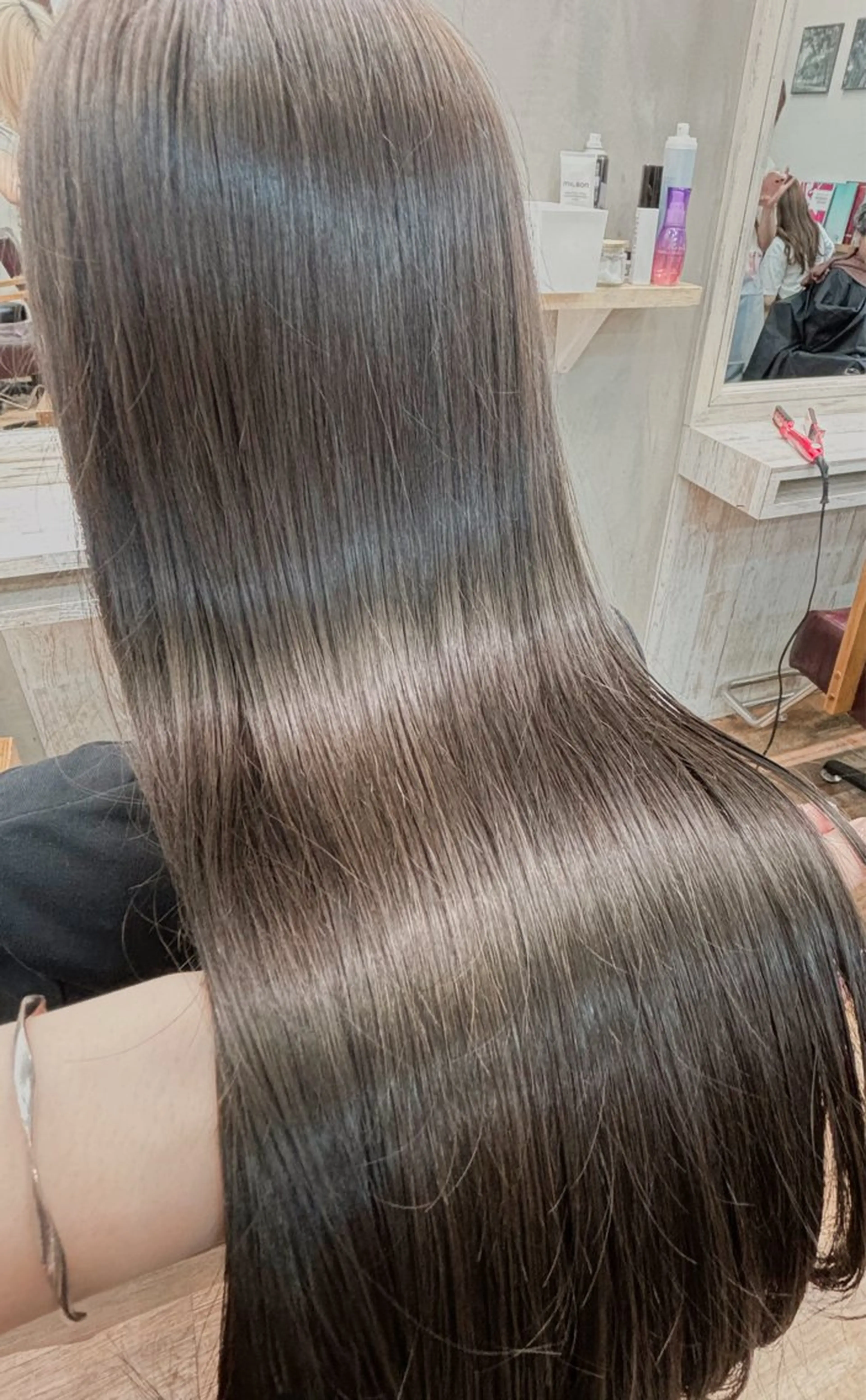 ロング カラー ブリーチ グレージュ ブリーチなしカラー オリーブグレージュ オリーブグレー ヘアカラー トリートメント ヘッドスパ 💖髪質改善/ 韓国ヘア/こころ💖のヘアスタイル