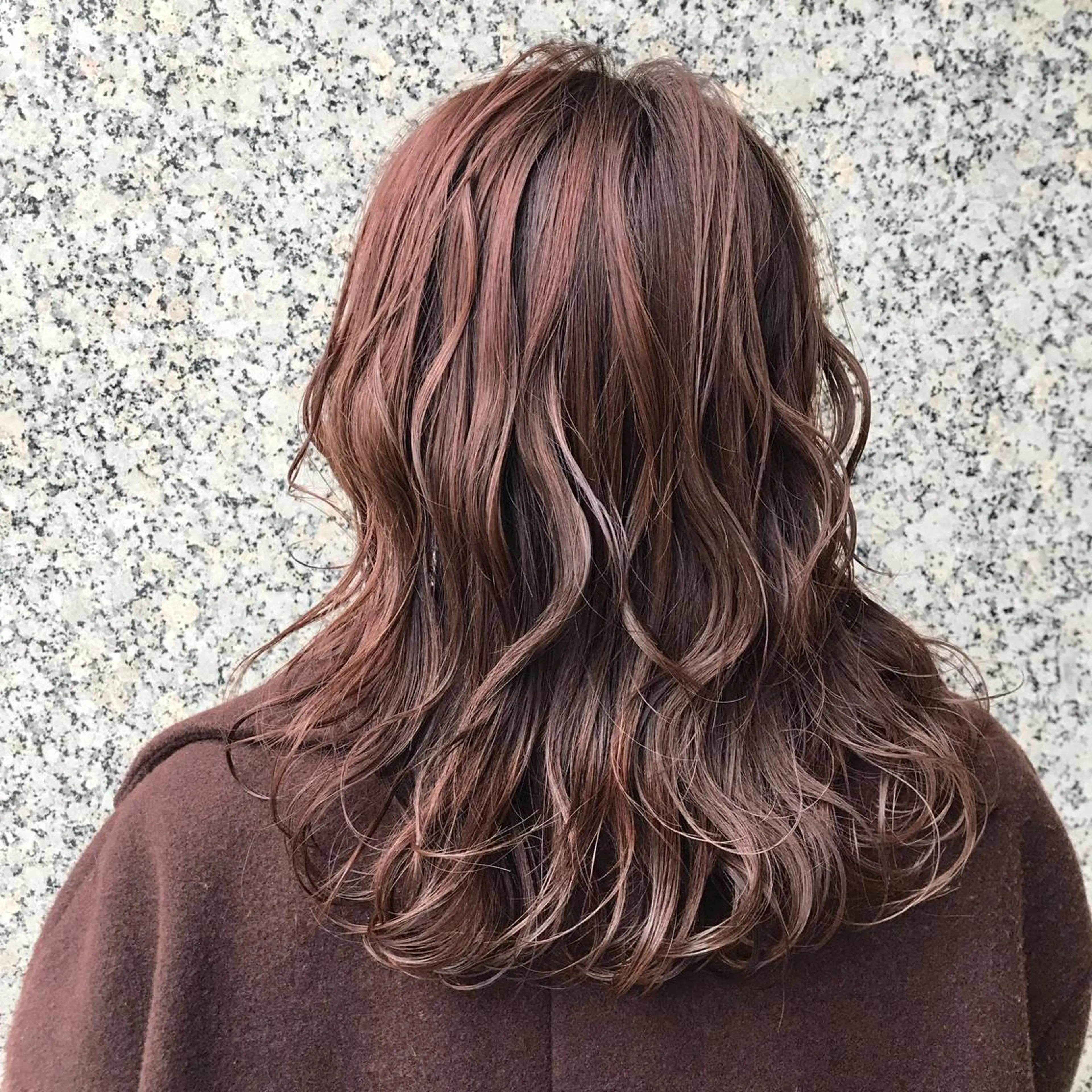 ミディアム カラー ブリーチ ブラウンカラー ピンクカラー ピンクブラウン 平尾 拓也のヘアスタイル