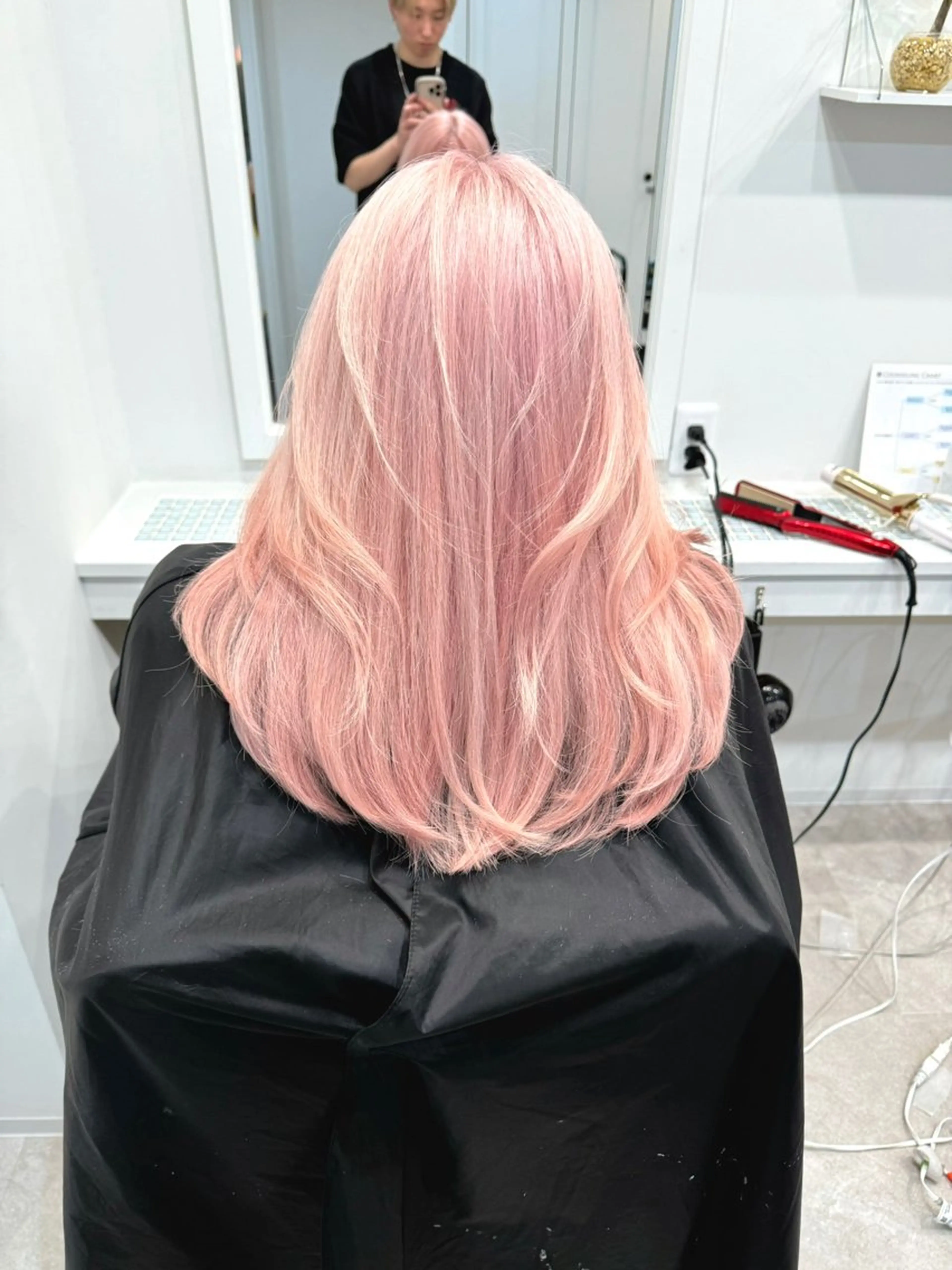 セミロング カラー ヘアアレンジ ブリーチ ケアブリーチ ピンクカラー ホワイトピンク カット ヘアカラー SALOWIN京都河原町Suite店所属・外国人風レイヤー/ ハイトーンSHUのヘアスタイル