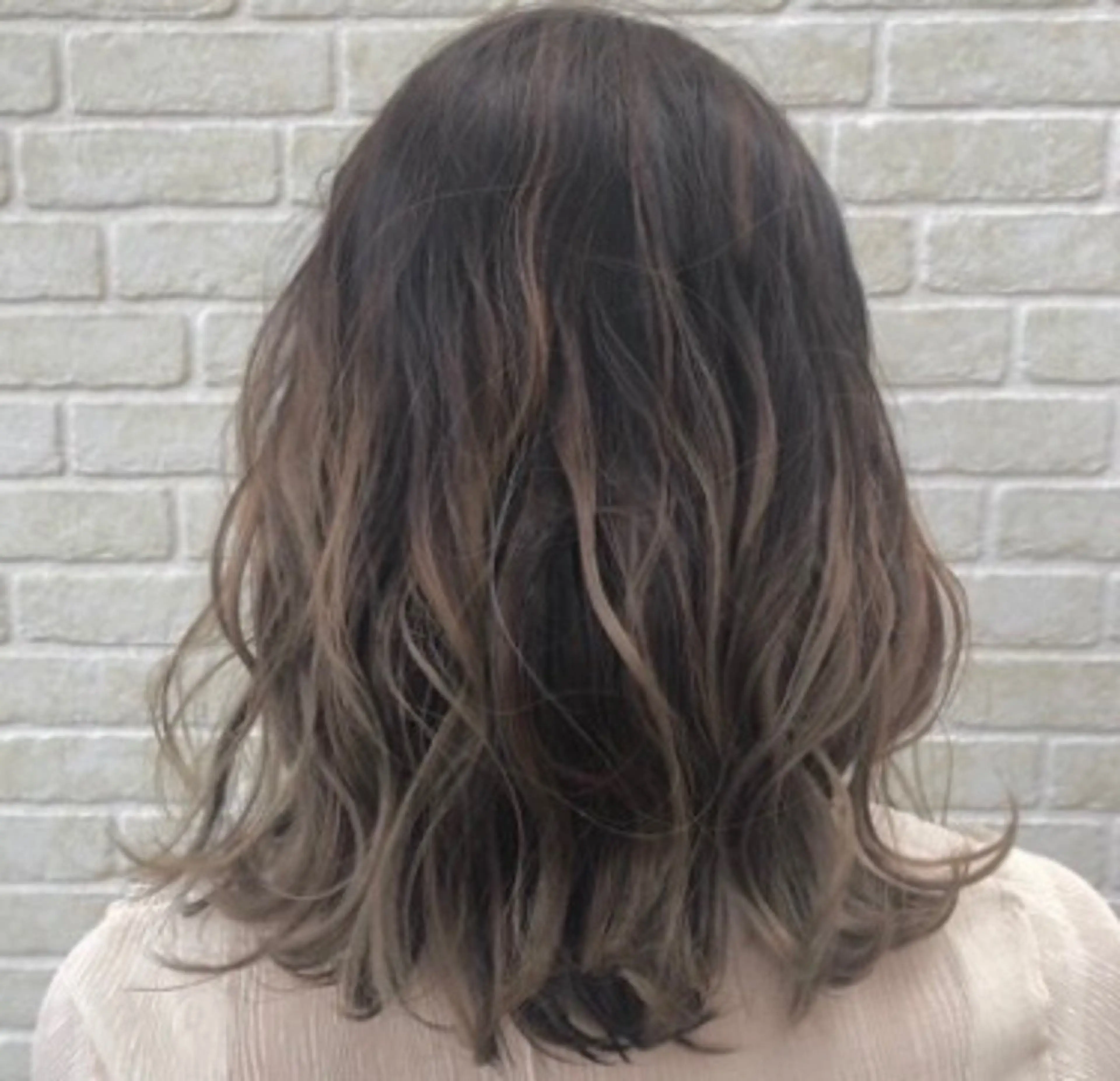 セミロング カラー 阿部 優奈のヘアスタイル