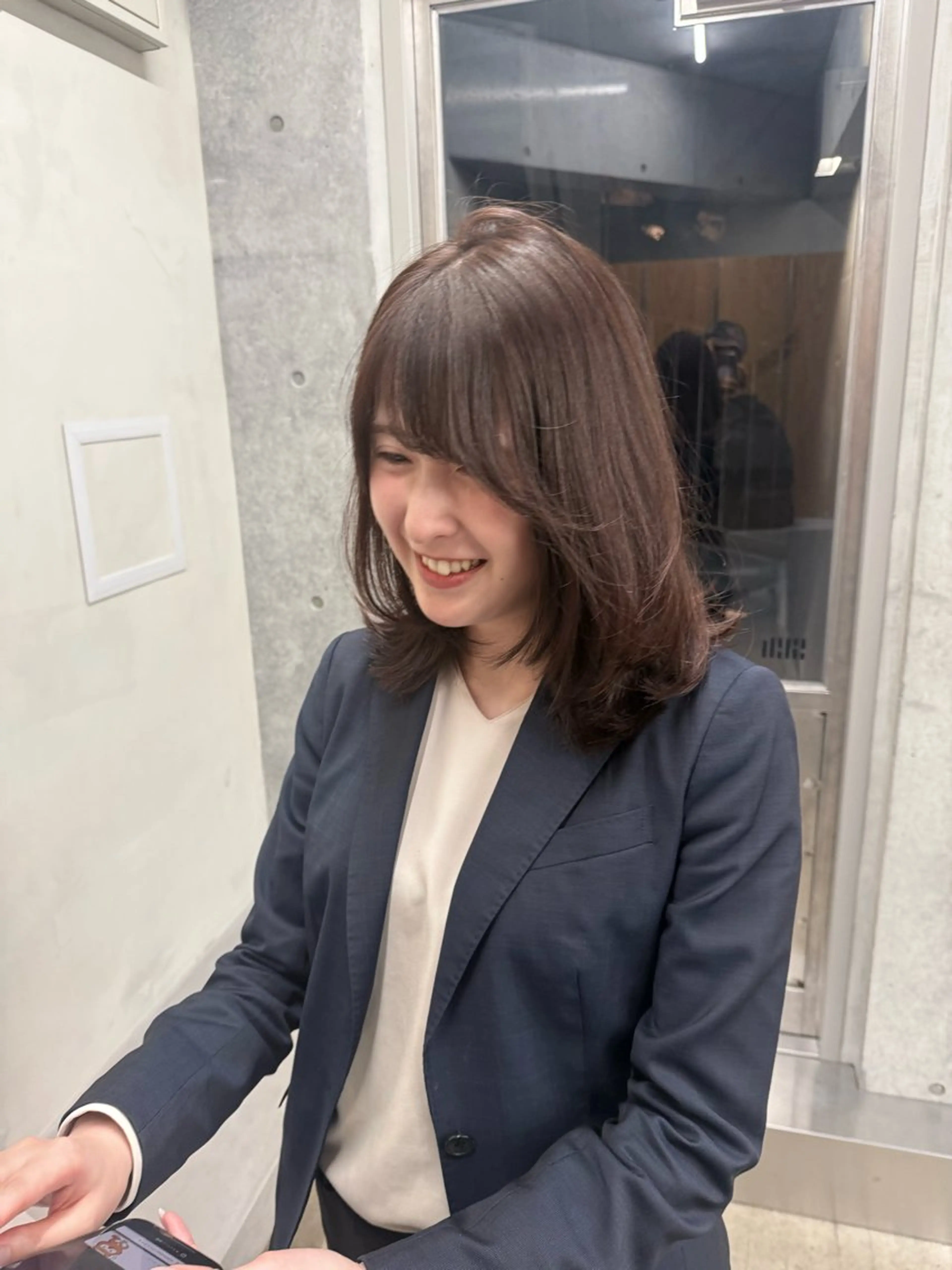 ミディアム カラー ミディアムレイヤー アッシュ ベージュカラー ブリーチ 透明感カラー カット ヘアカラー 日本一丁寧なカット/ 小林輝🍀︎のヘアスタイル