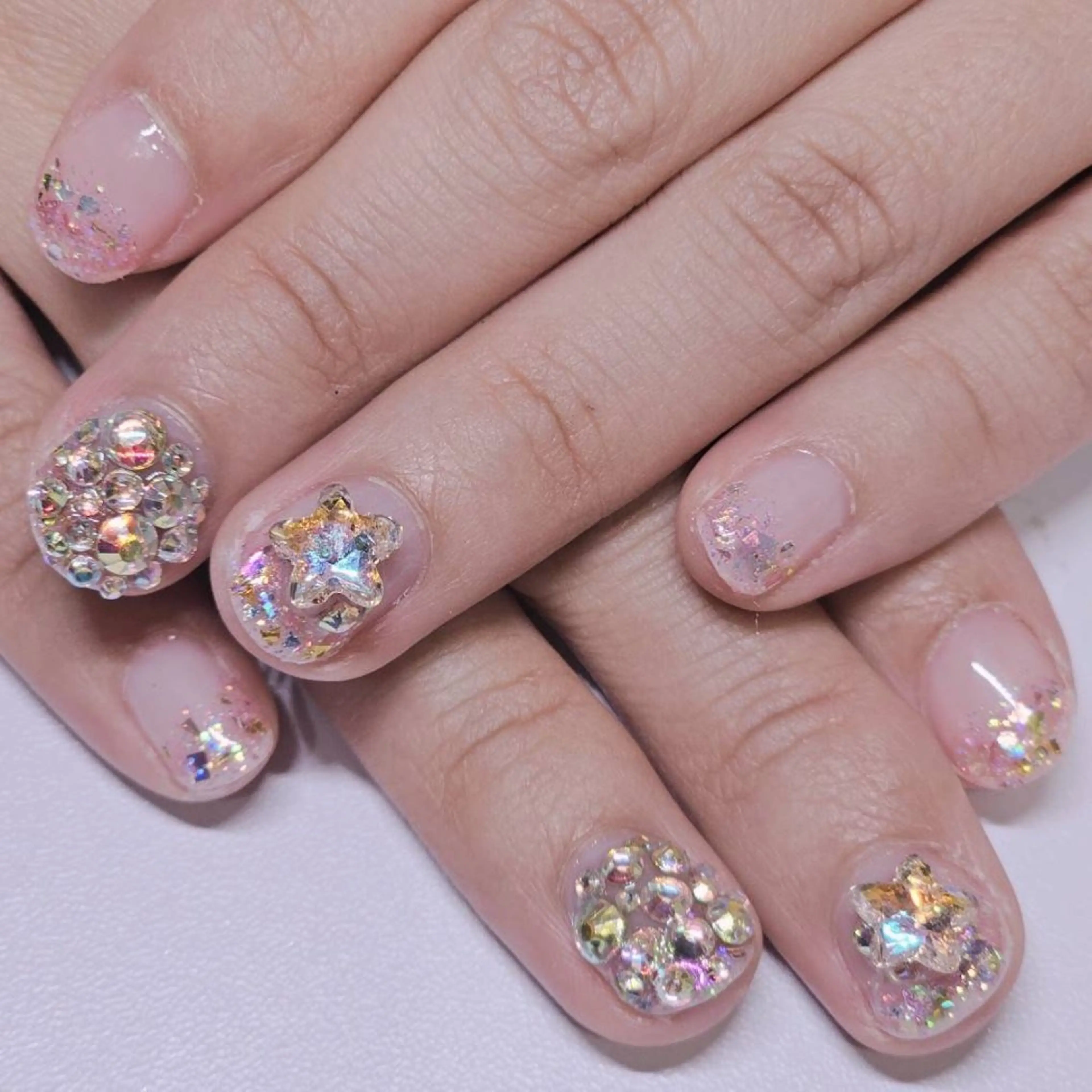 ネイル グラデーション ホログラムネイル ラメ(グリッター) ピンク ストーンネイル ハンドネイル よしだ ひろきのネイルデザイン