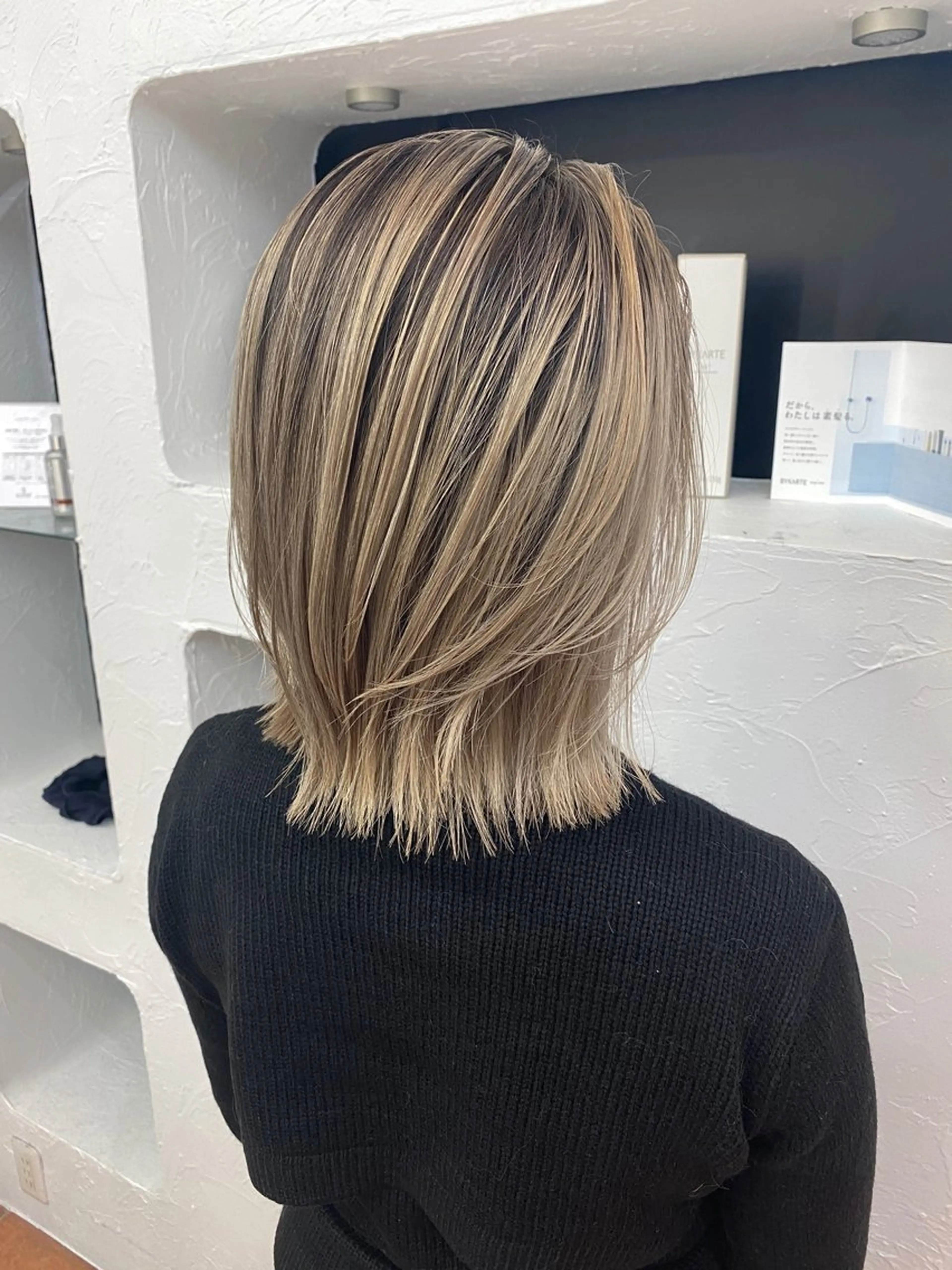 ミディアム レイヤーカット ✨原宿ハイトーン ブリーチ職人菊池のヘアスタイル