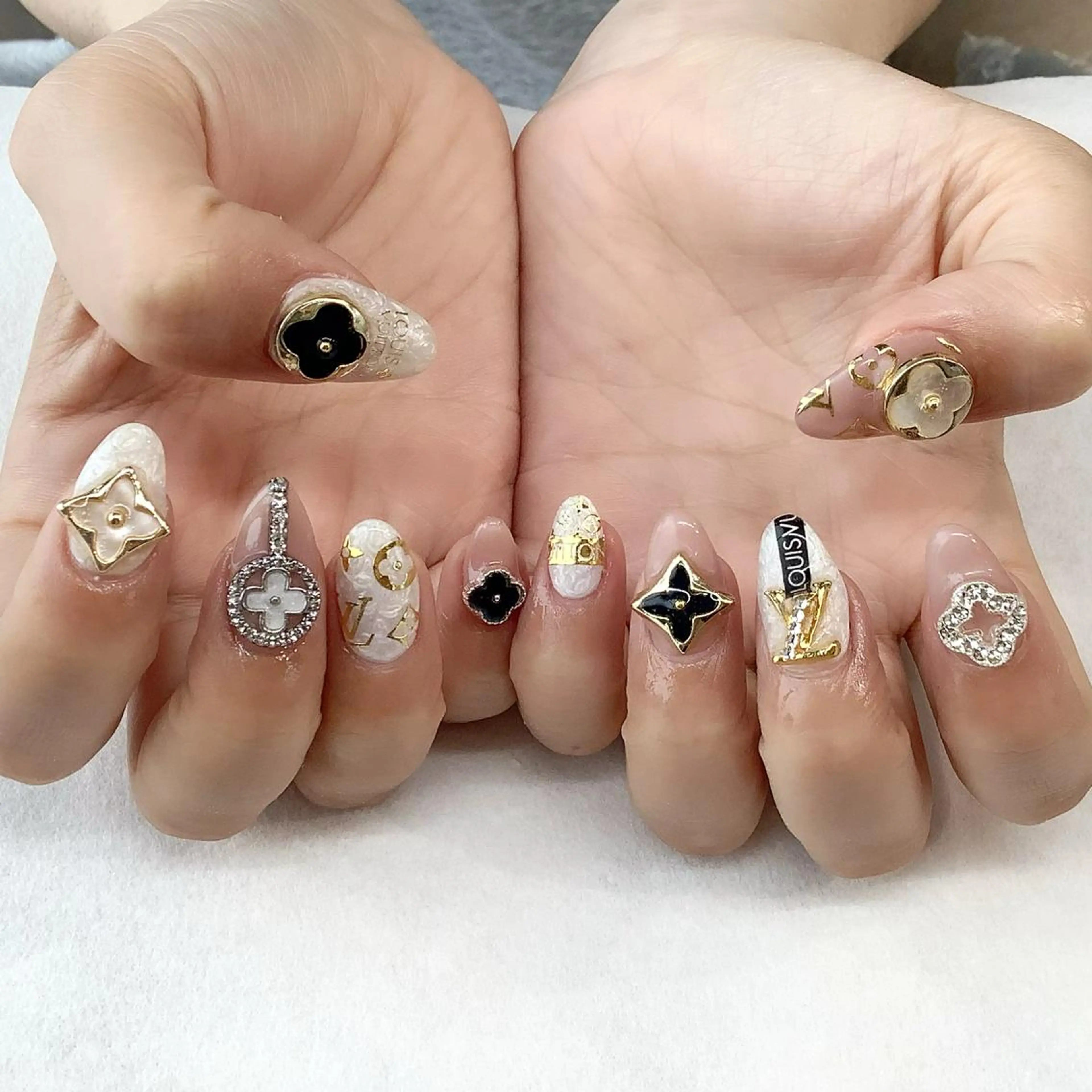 ネイル ハンドネイル 💎🐰 saki. m 🐰💎のネイルデザイン