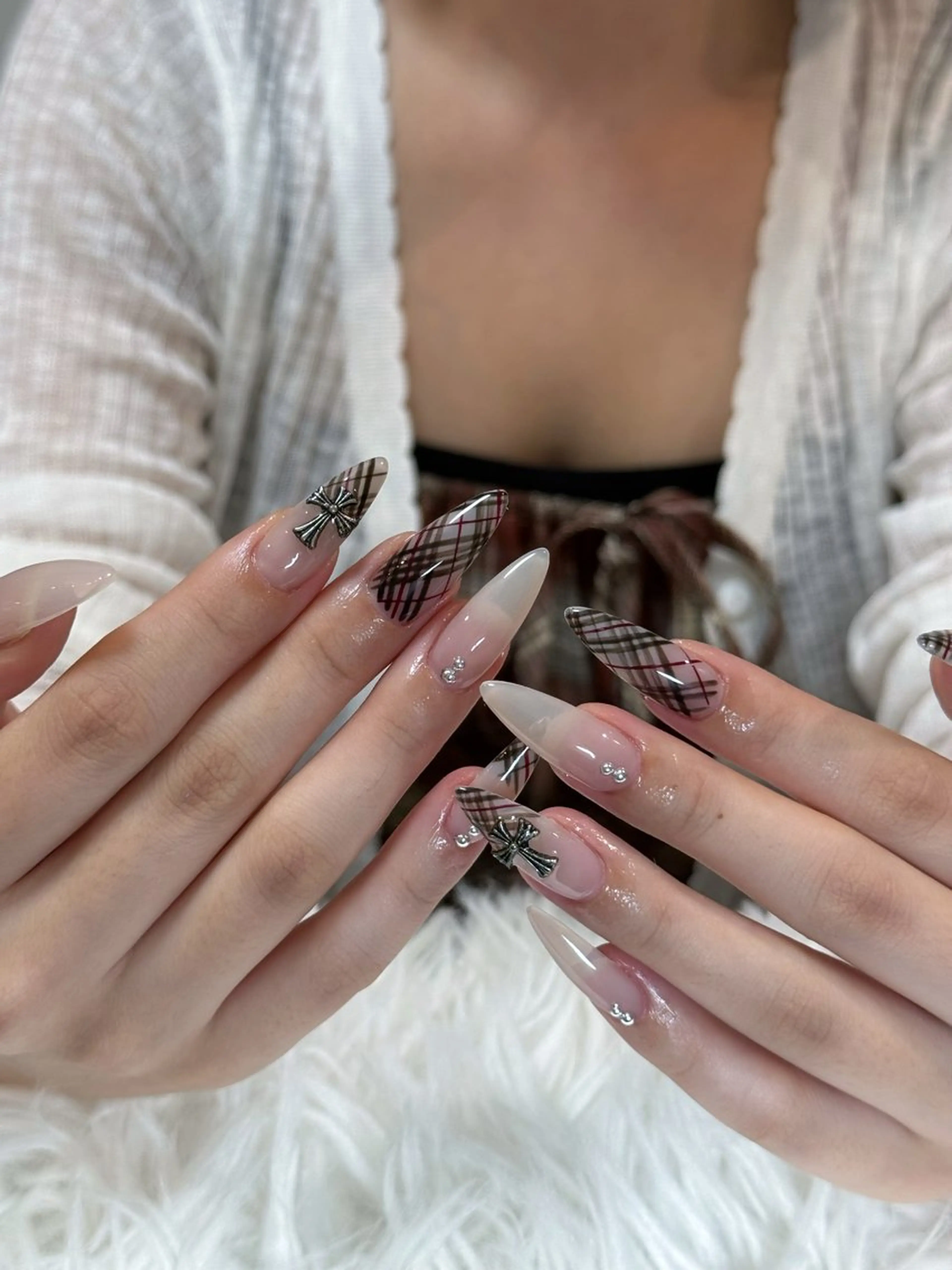 ネイル ボルドー ブラウン チークネイル ドット フットネイル ハンドネイル Julli NailStudioのネイルデザイン