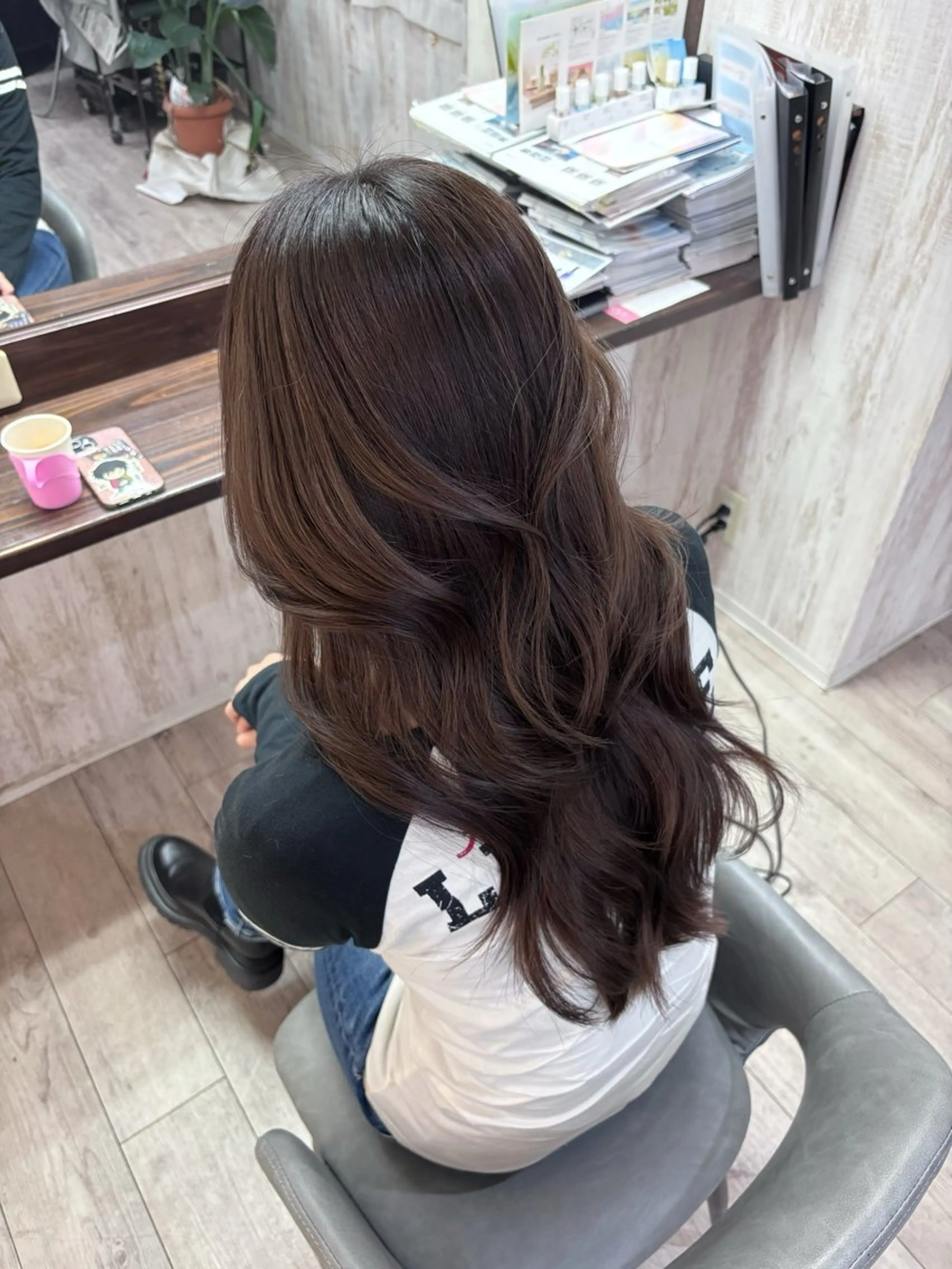 ロング カラー ブラウンカラー 透明感カラー カット ヘアカラー 越冨 晃平のヘアスタイル