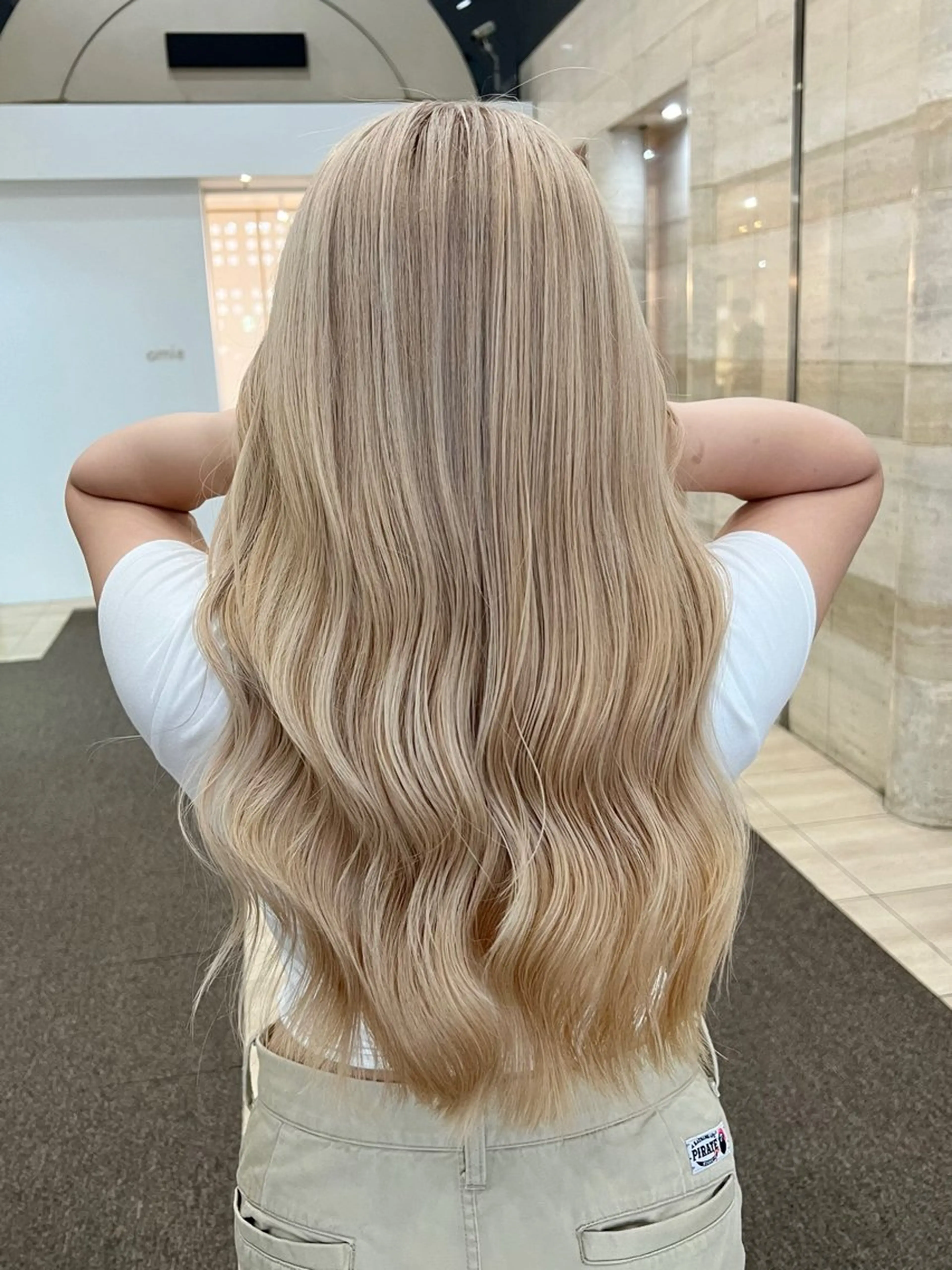 ロング カラー バレイヤージュ ブリーチ ブロンド ケアブリーチ ダブルカラー Via officialのヘアスタイル