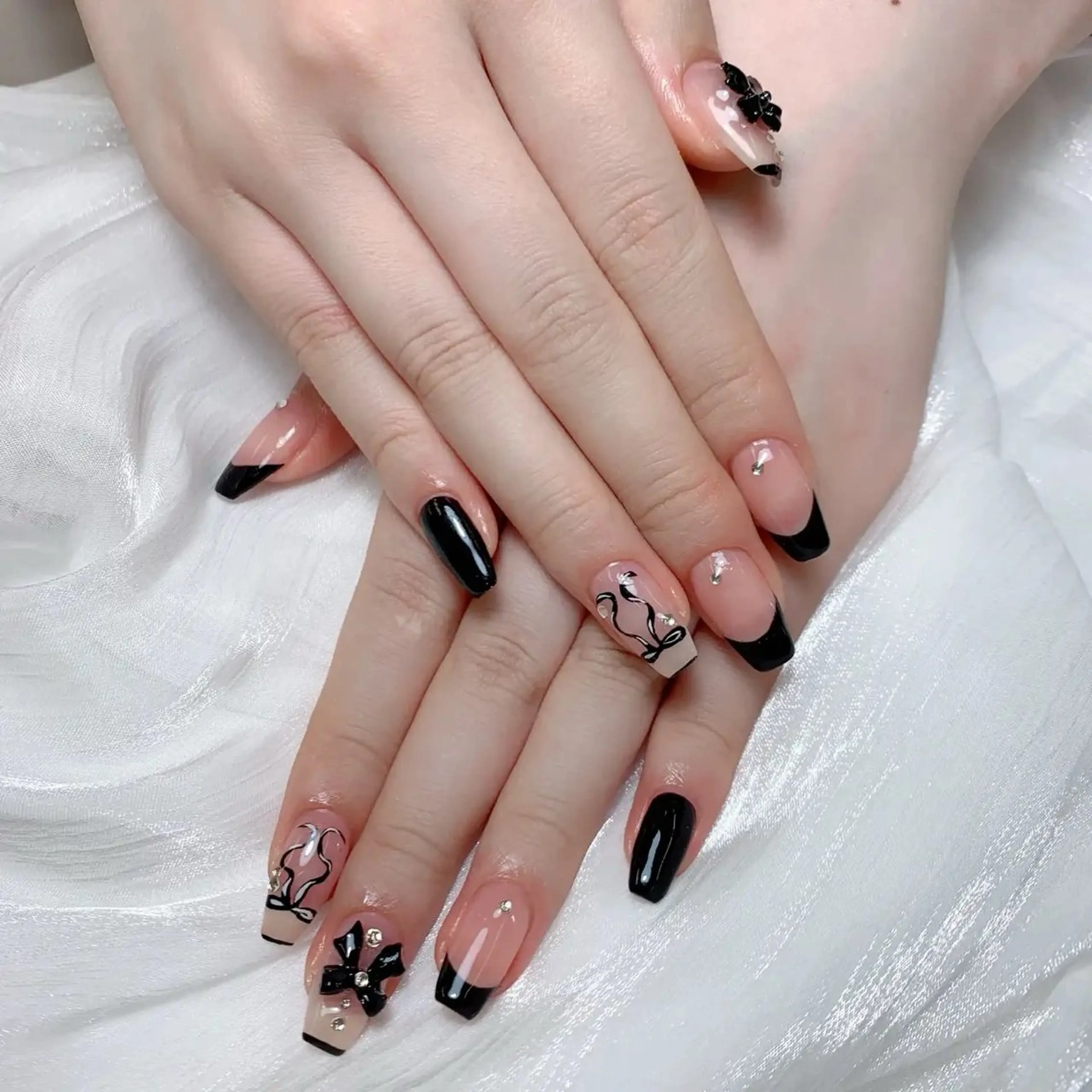 ネイル フレンチネイル リボン Salon Femme所属・salon femmeのネイルデザイン