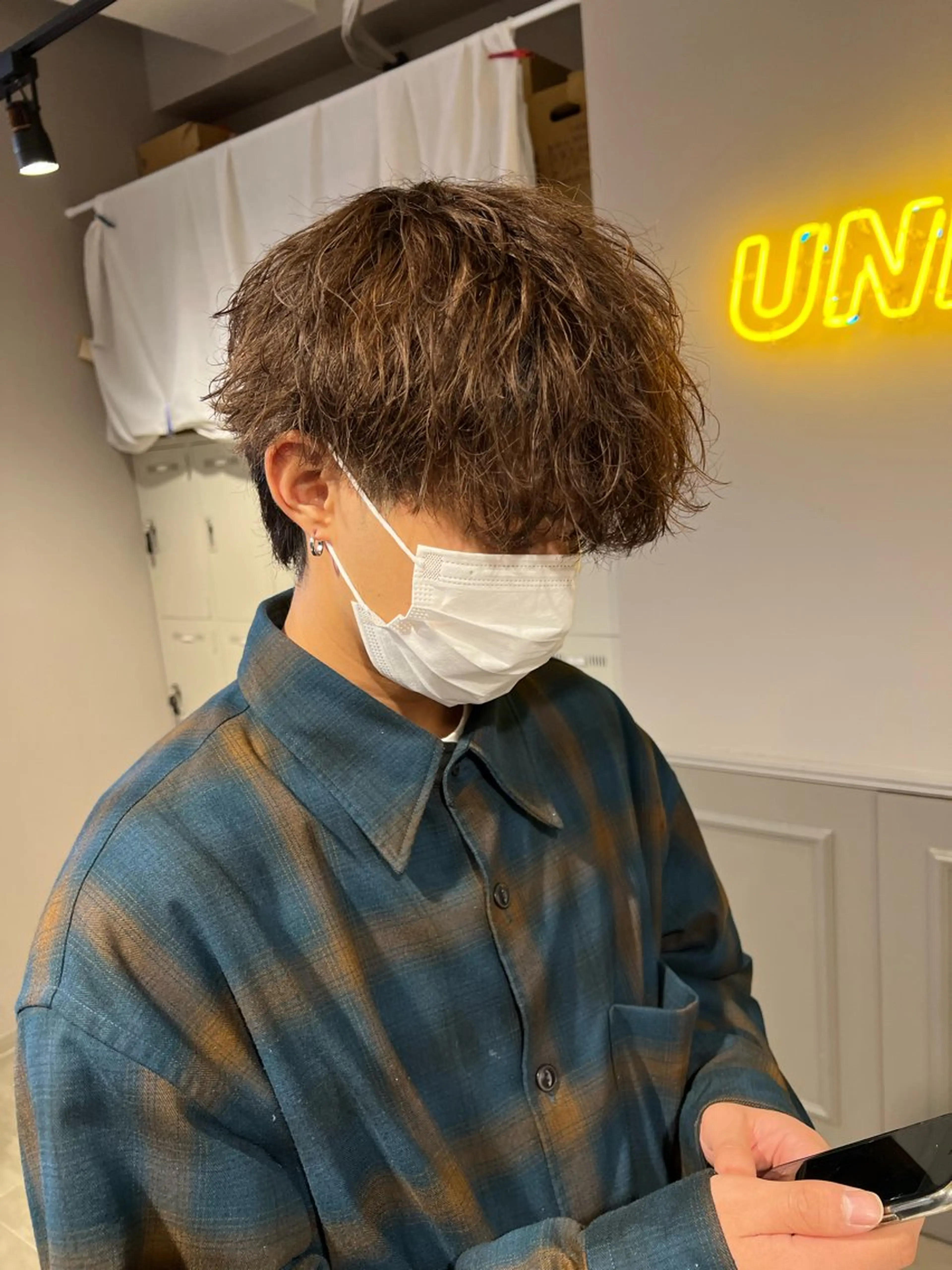 ミディアム パーマ メンズ ミディアムパーマ センターパート メンズ韓国風 韓国マッシュ マッシュウルフ カット パーマ トリートメント ヘッドスパ ヘアセット ✨メンズウルフ特化 美容師タイガ✨のヘアスタイル