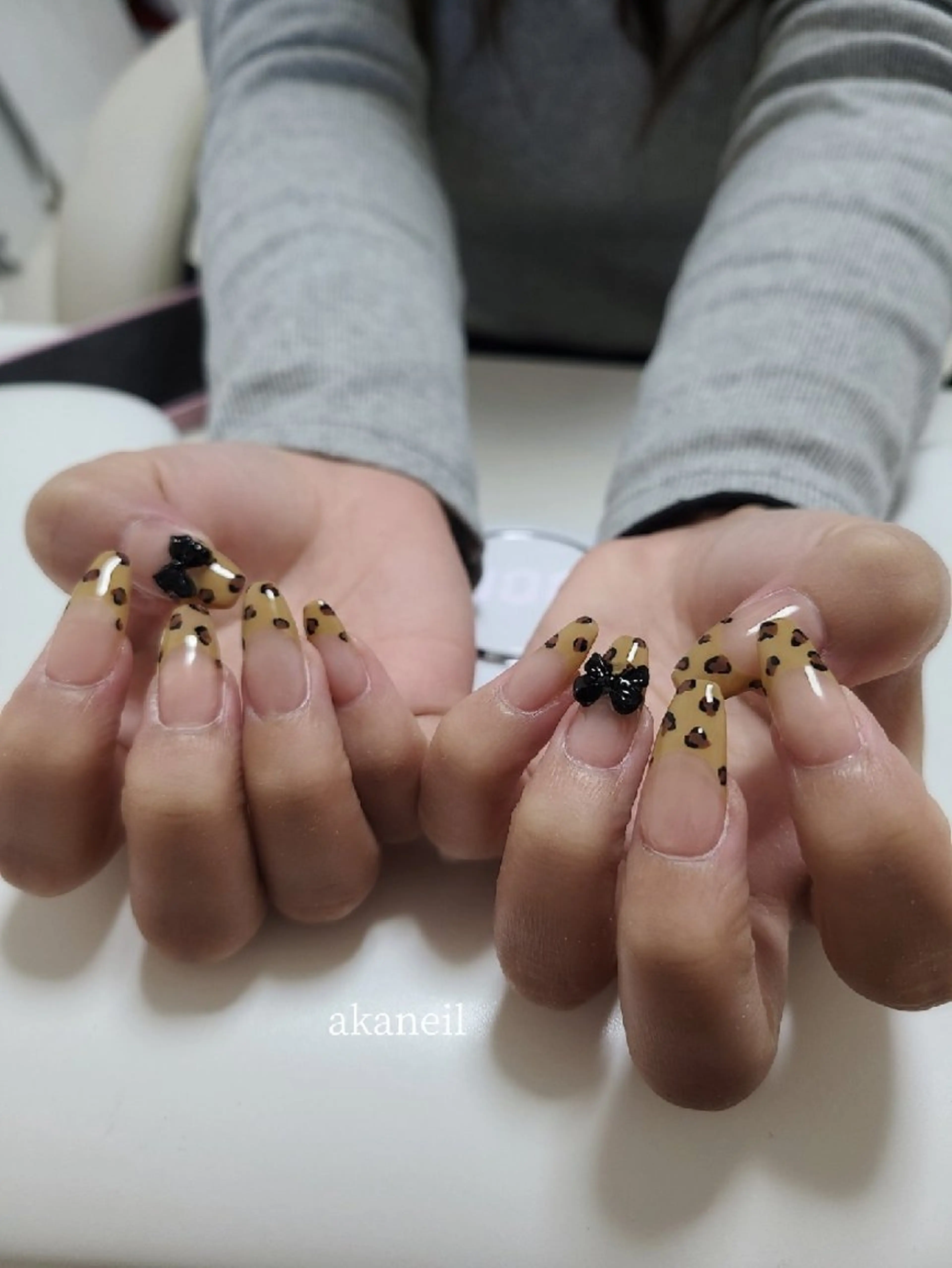 ネイル アニマル柄 ブラウン 持ち込み リボン 冬ネイル ハンドネイル 【akaneils】 アカネのネイルデザイン