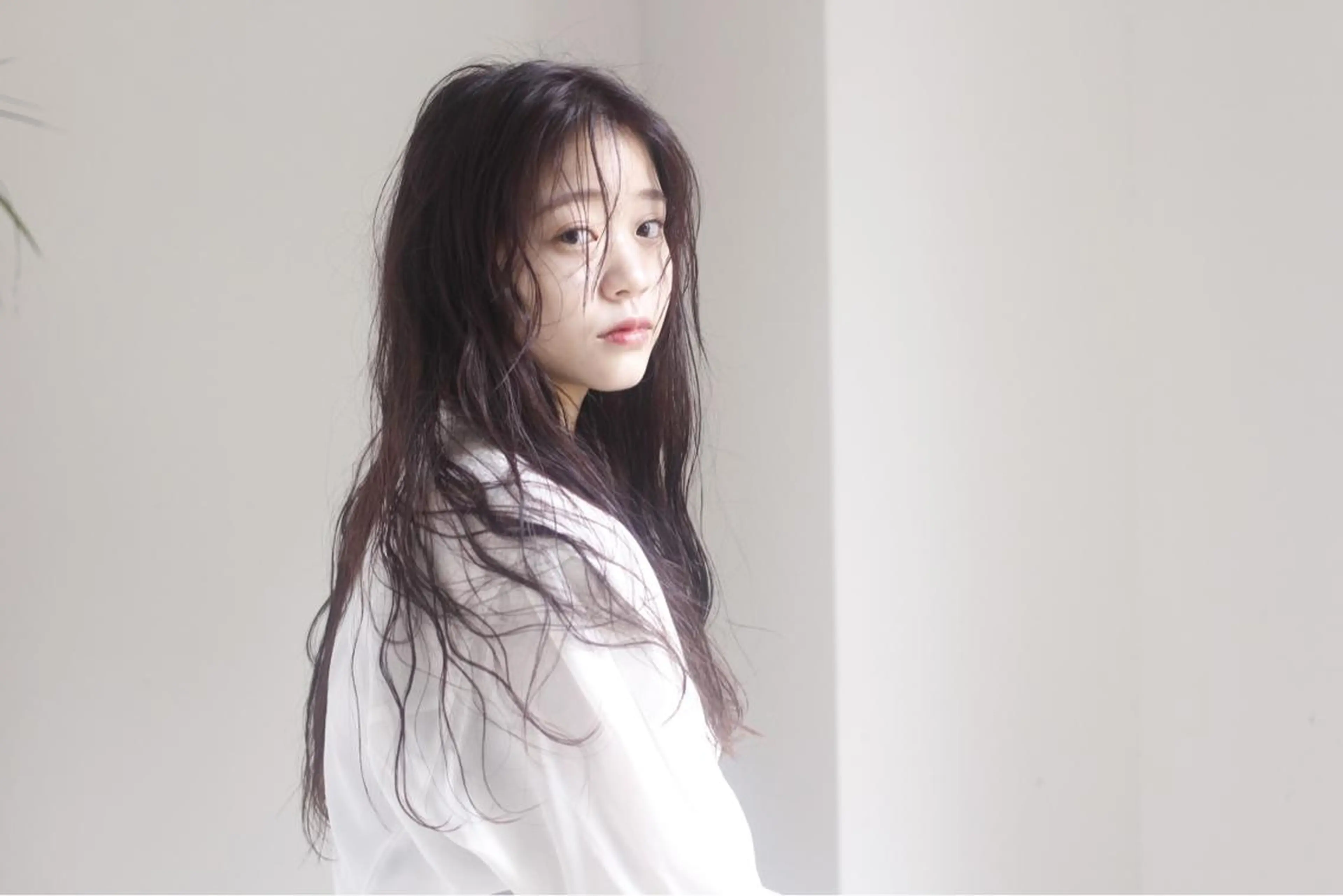 ロング カラー ヘアアレンジ アッシュ 透明感カラー バイオレットカラー バイオレットアッシュ 韓国×巻ける髪質改善 💍maki💍のヘアスタイル