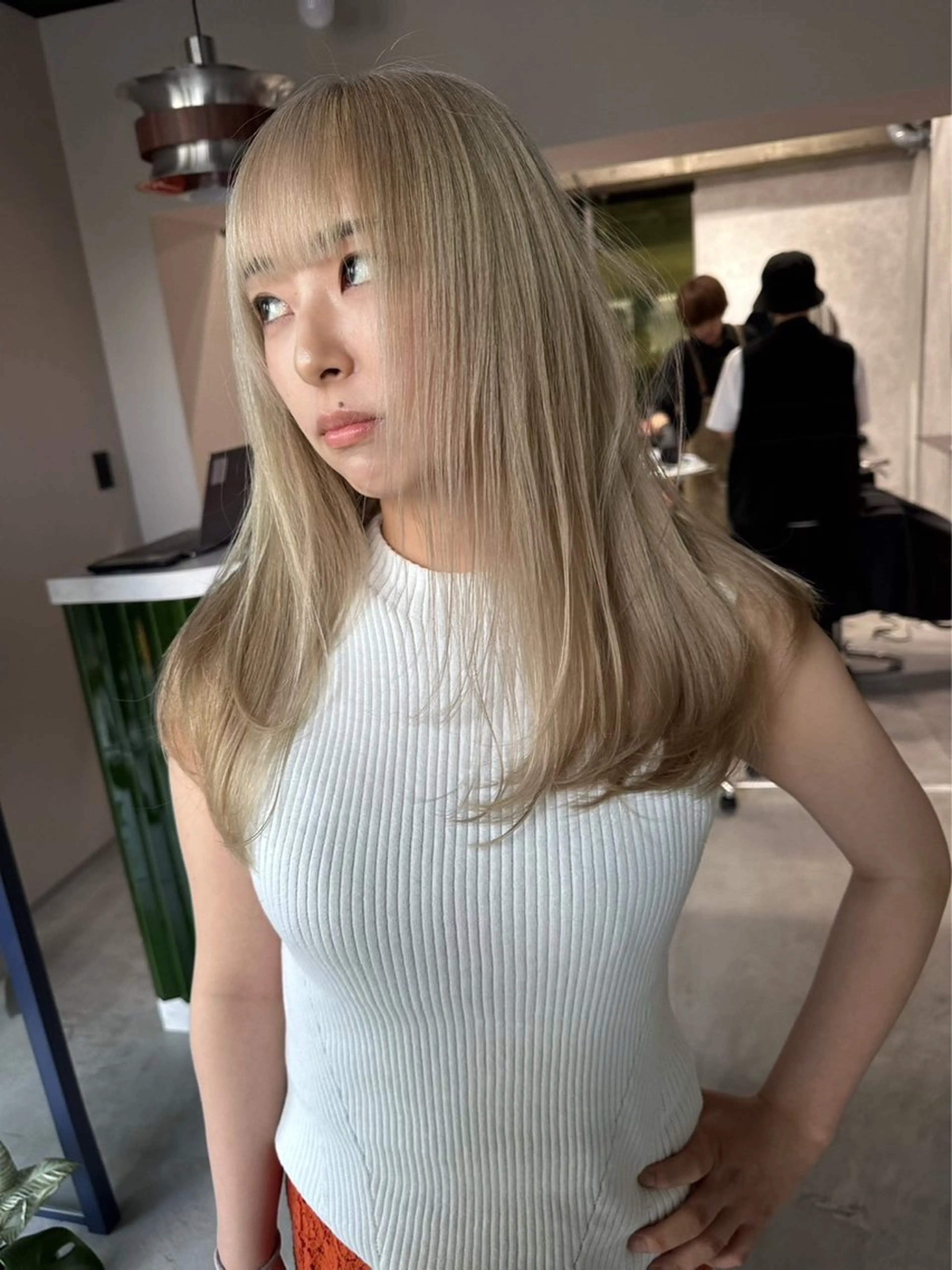 ロング ミルクティーベージュ outaのヘアスタイル