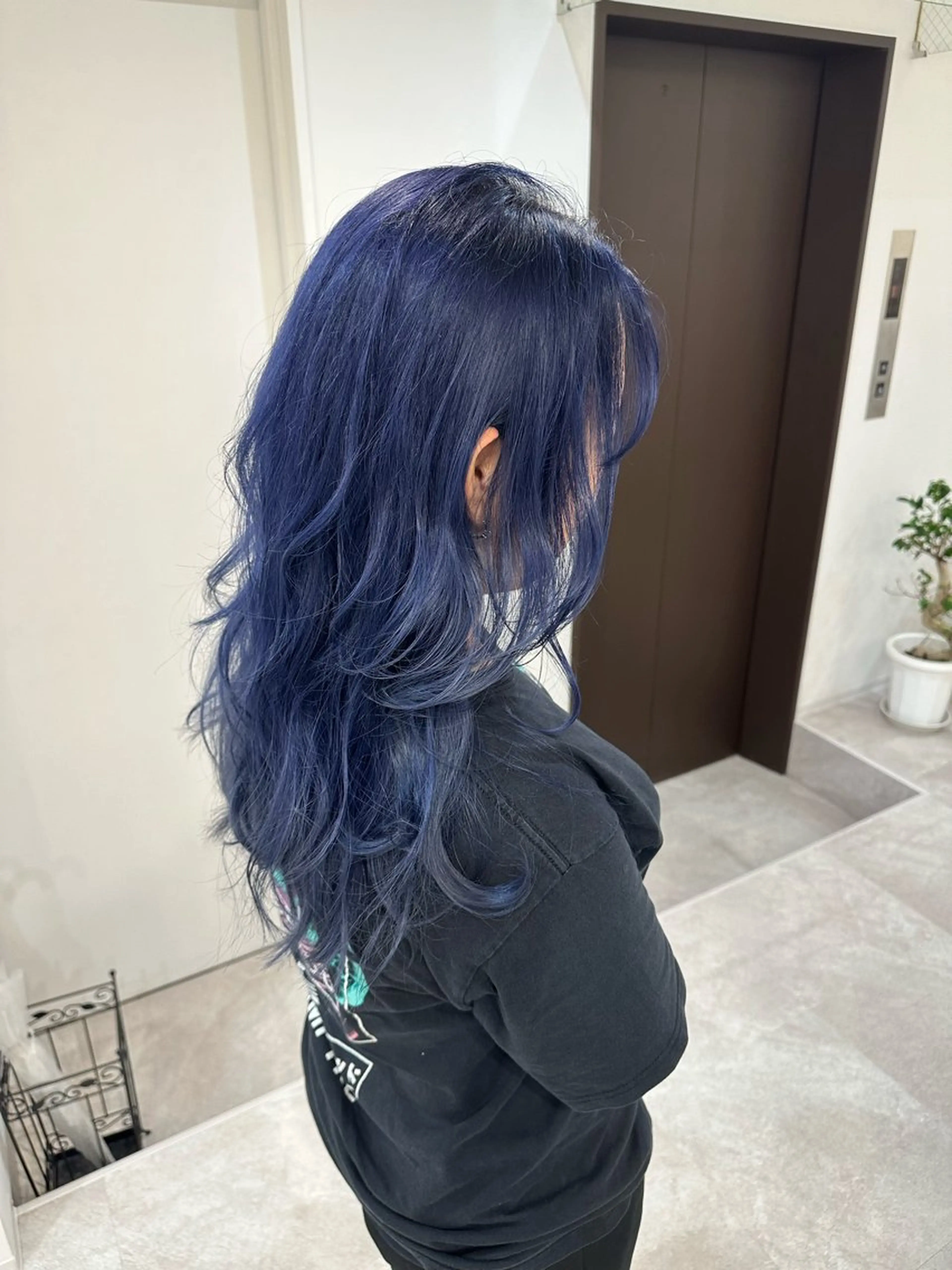 ロング カラー ヘアアレンジ ブルーカラー ネイビーカラー 外国人風カラー レイヤーカット カット ヘアカラー SALOWIN京都河原町Suite店所属・外国人風レイヤー/ ハイトーンSHUのヘアスタイル